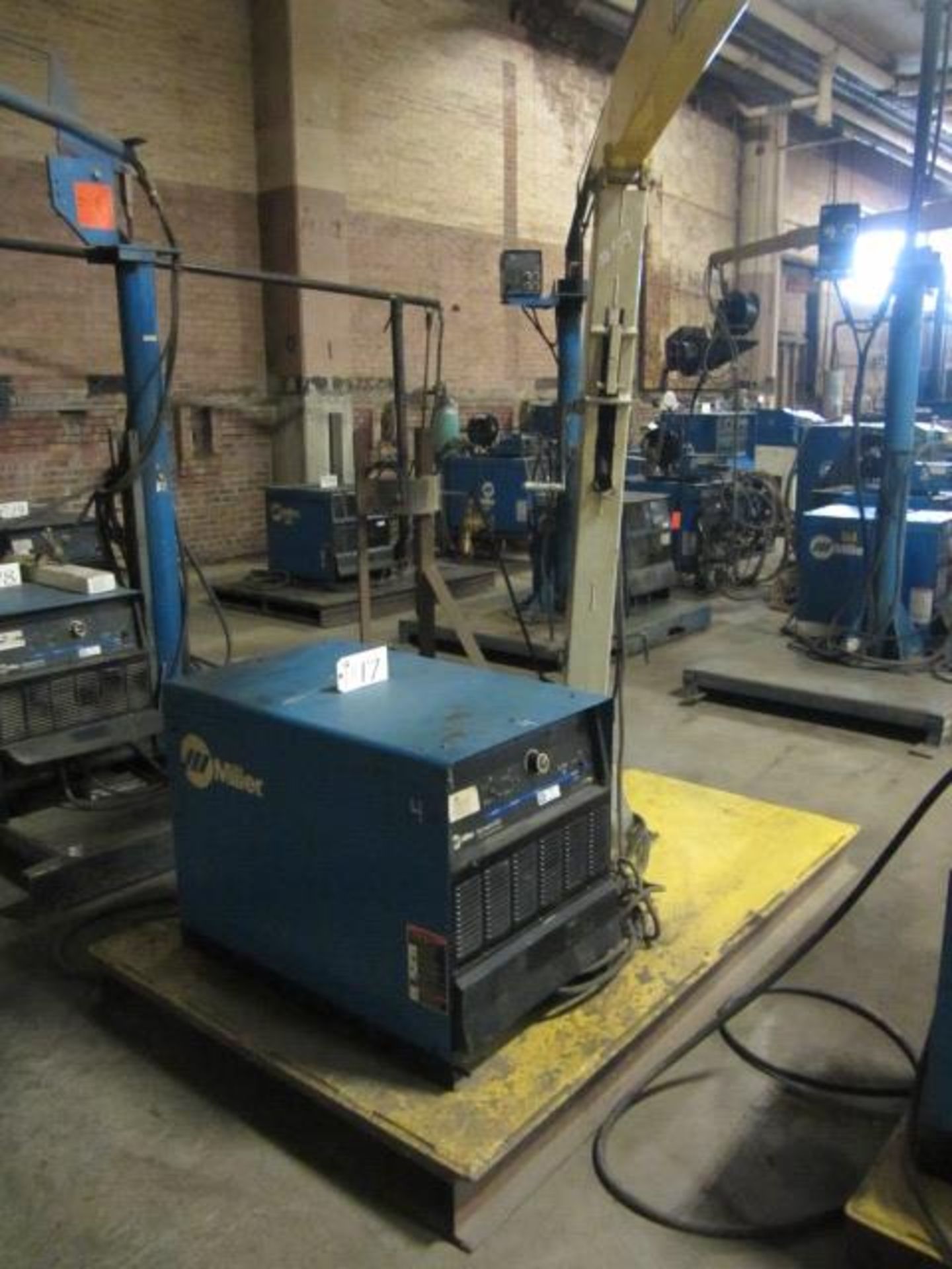 Miller Deltaweld 452 Welder with Bernard Extend Reach Booms, Wire Feed, Platform, sn:LB118527 - Bild 3 aus 4