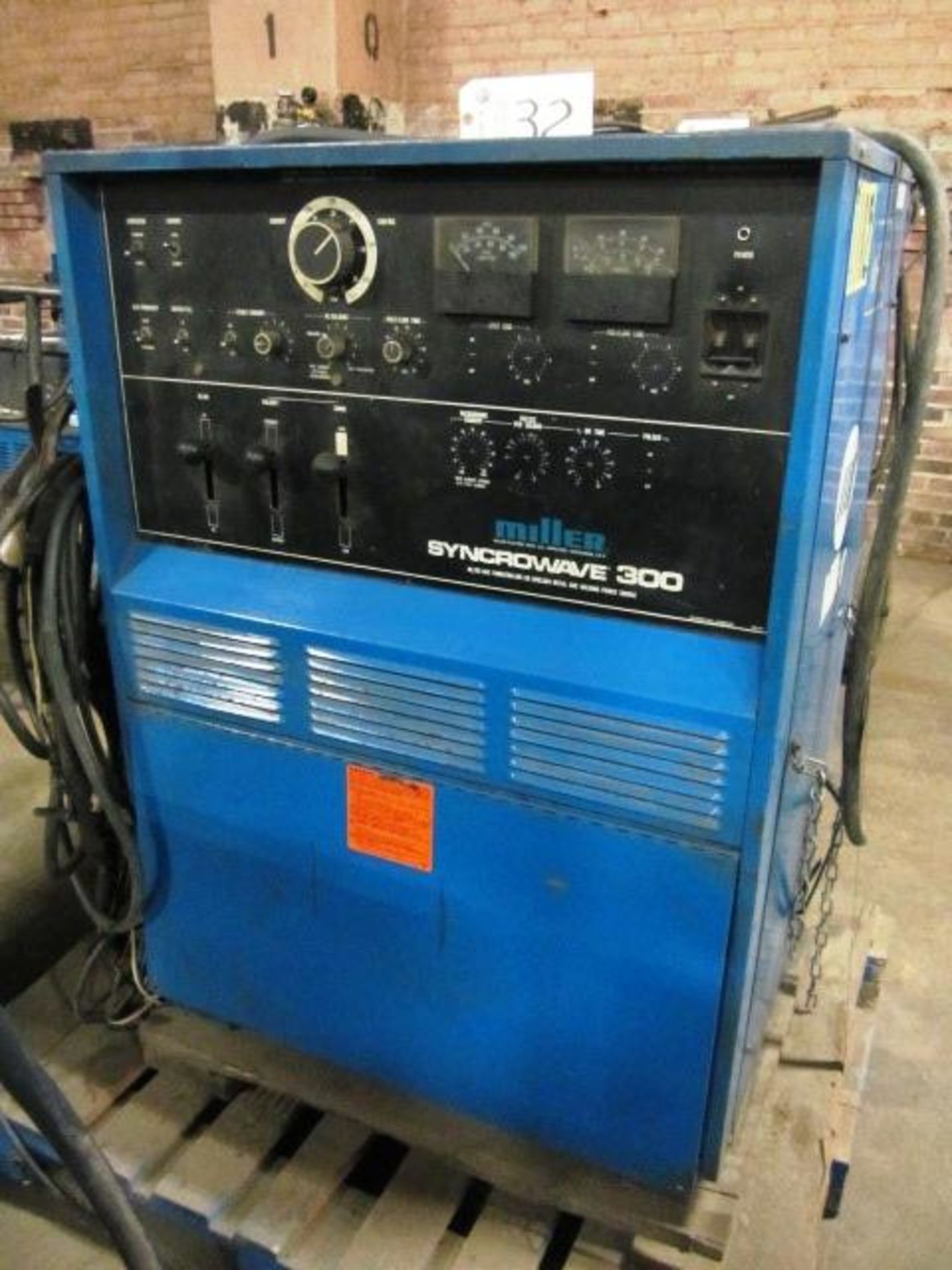 Miller Syncrowave 300 Power Source, sn:JG119321