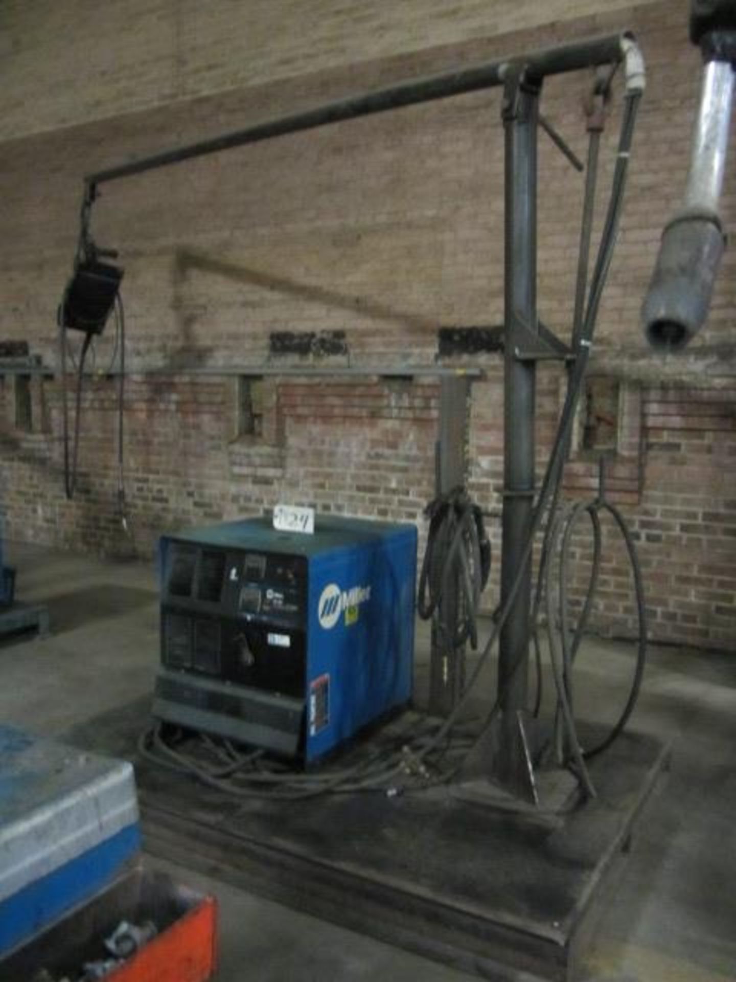 Miller CP302 Welder with Extend Reach Boom, Wire Feed, Platform, sn:LC534611 - Bild 3 aus 3