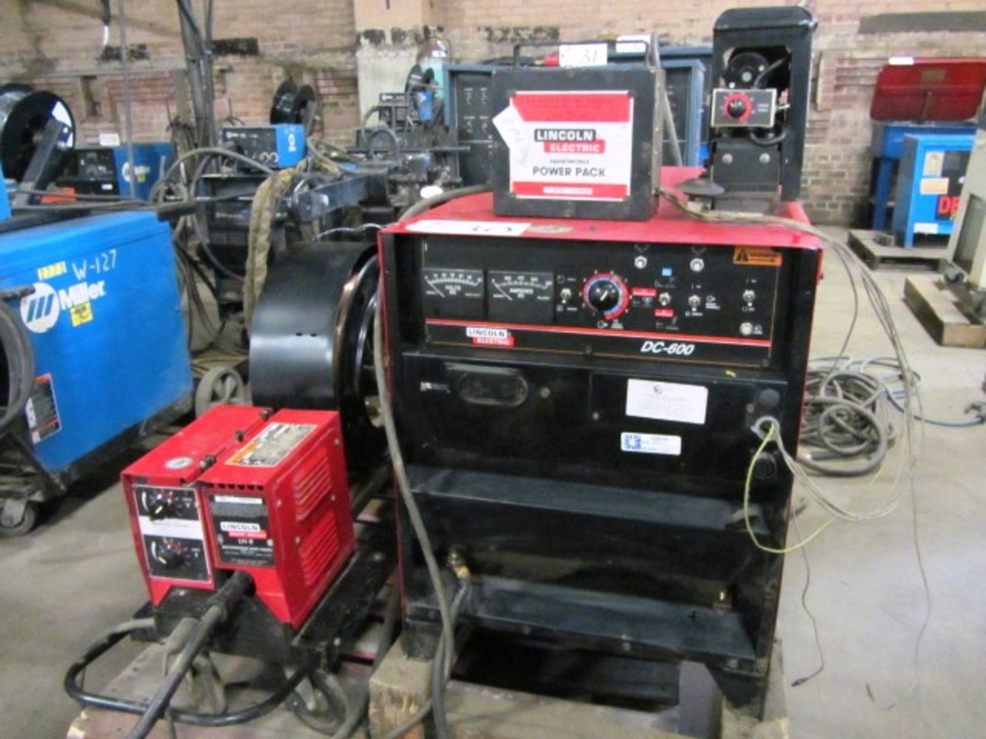 Lincoln DC600 Welder with LN-8 Multi-Process Wire Feeder, Flux Pot on Portable Cart, sn:U1070811579