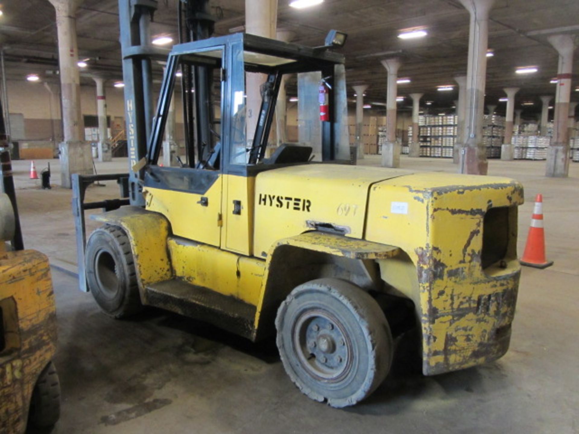 Hyster Model H135XL Outdoor 14,000lb Capacity Diesel Forklift with Hydraulic Mast Side Shifter, 70'' - Image 6 of 10