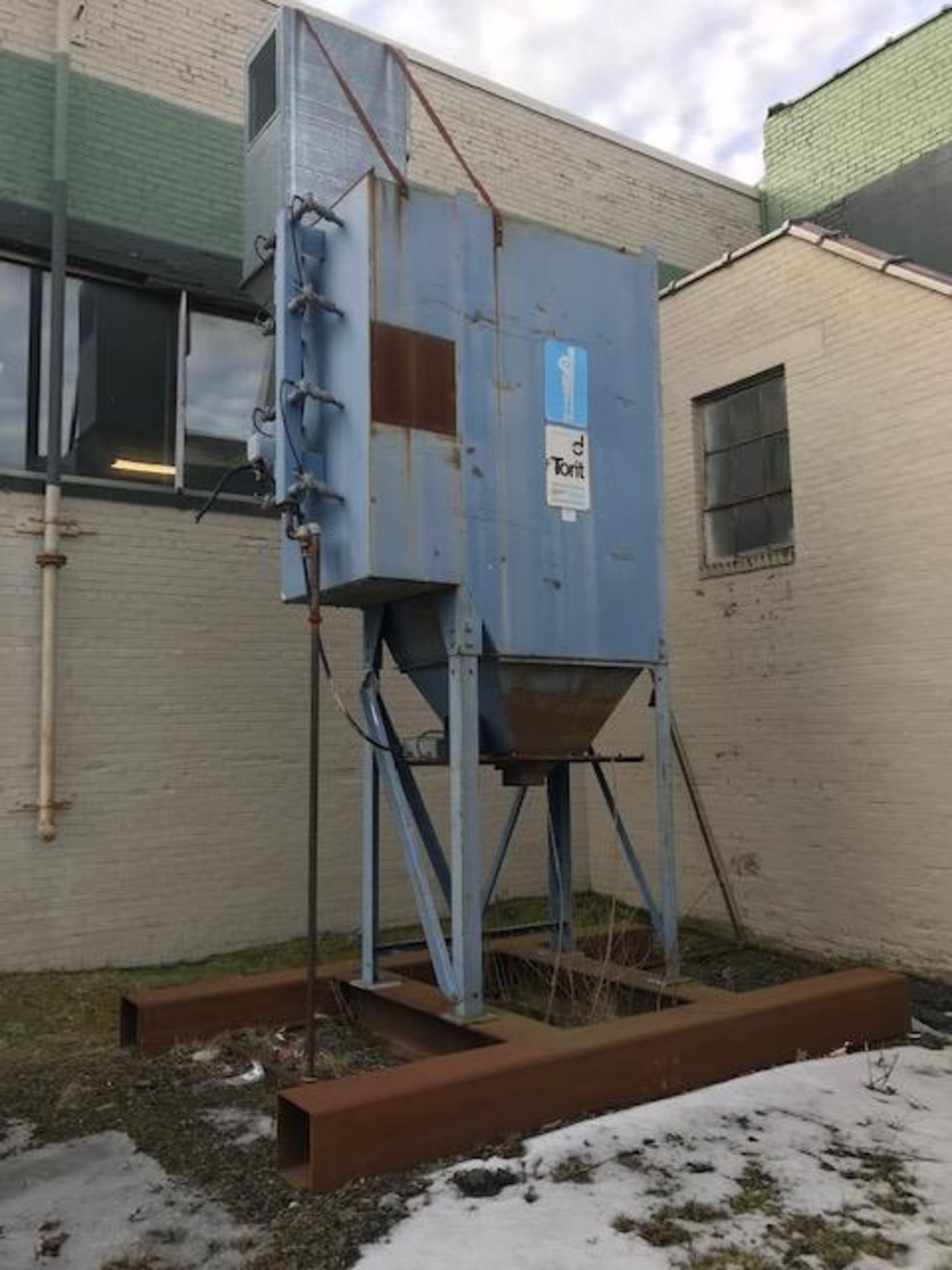 Torit Model 4DF16 Dust Collector with Platform