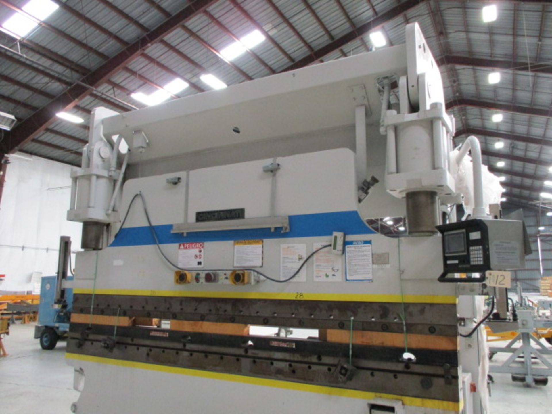 Cincinnati 230CB x 10FT 230 Ton x 12' 2-Axis CNC Hydraulic Press Brake with 10' Between Housings, - Image 4 of 12