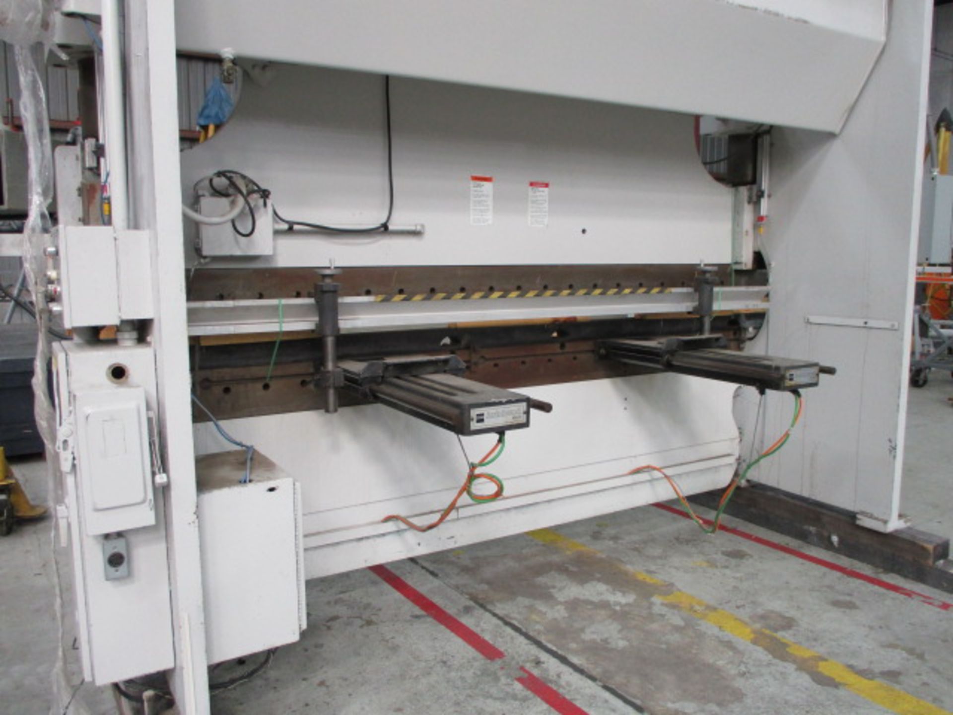 Cincinnati 230CB x 10FT 230 Ton x 12' 2-Axis CNC Hydraulic Press Brake with 10' Between Housings, - Image 9 of 12