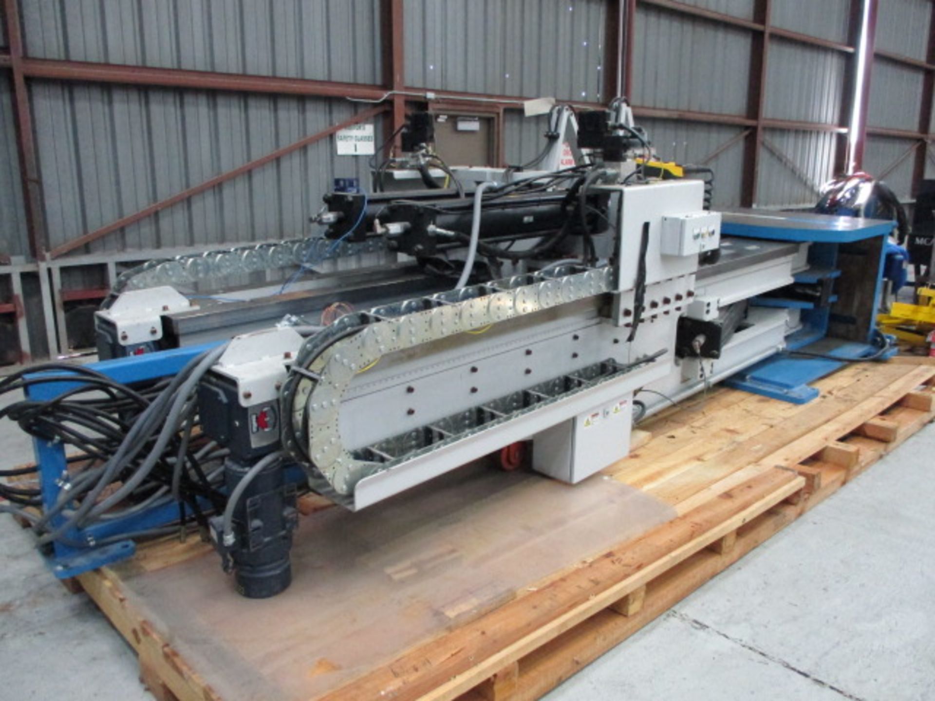 Beckwood Triform Model SF20T-240 20 Ton x 240'' Hydraulic Extrusion Stretch Forming Machine with PLC - Image 7 of 11