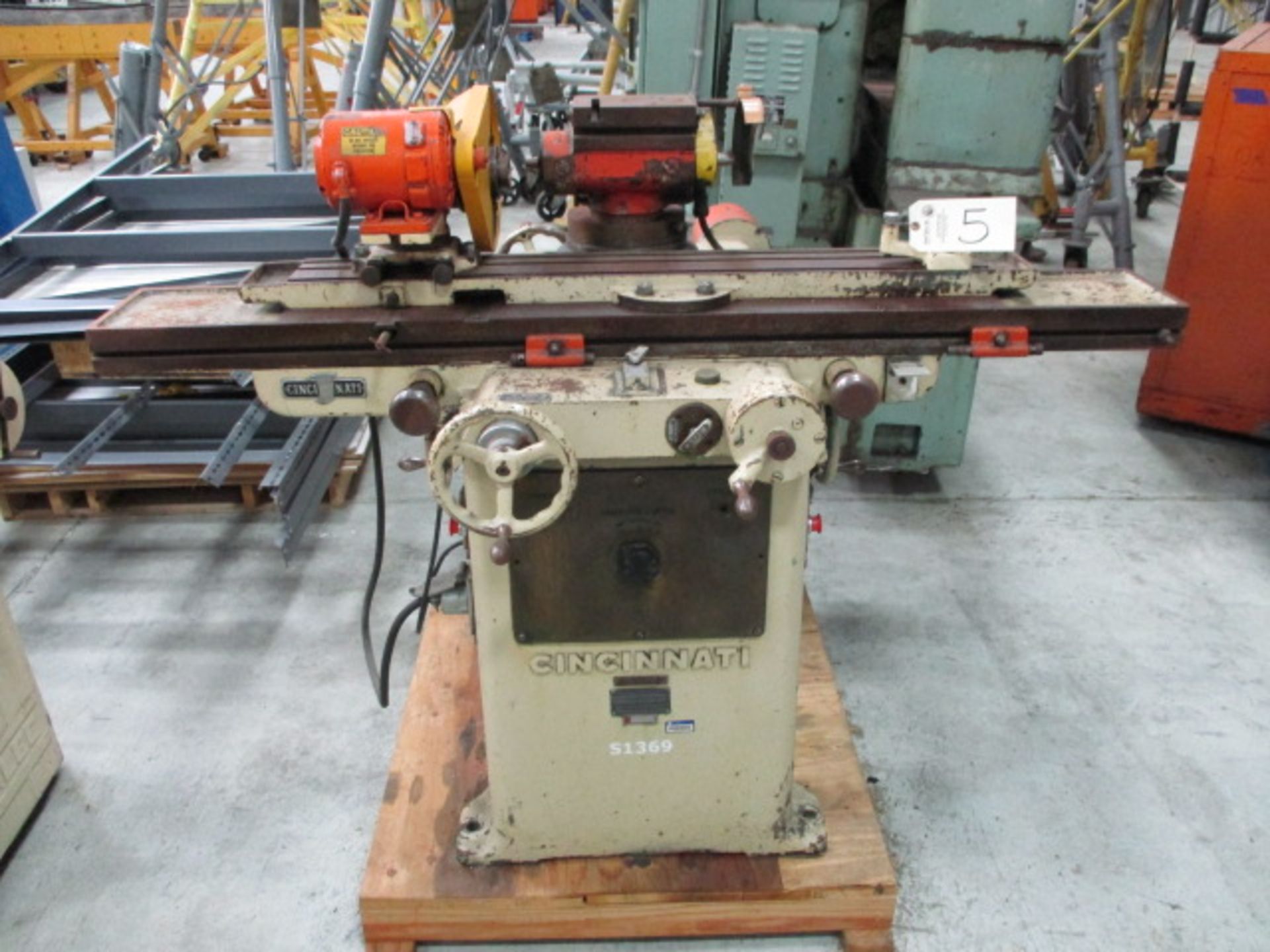 Cincinnati Tool & Cutter Grinder with Table, Powerfeed, sn:1D215D182