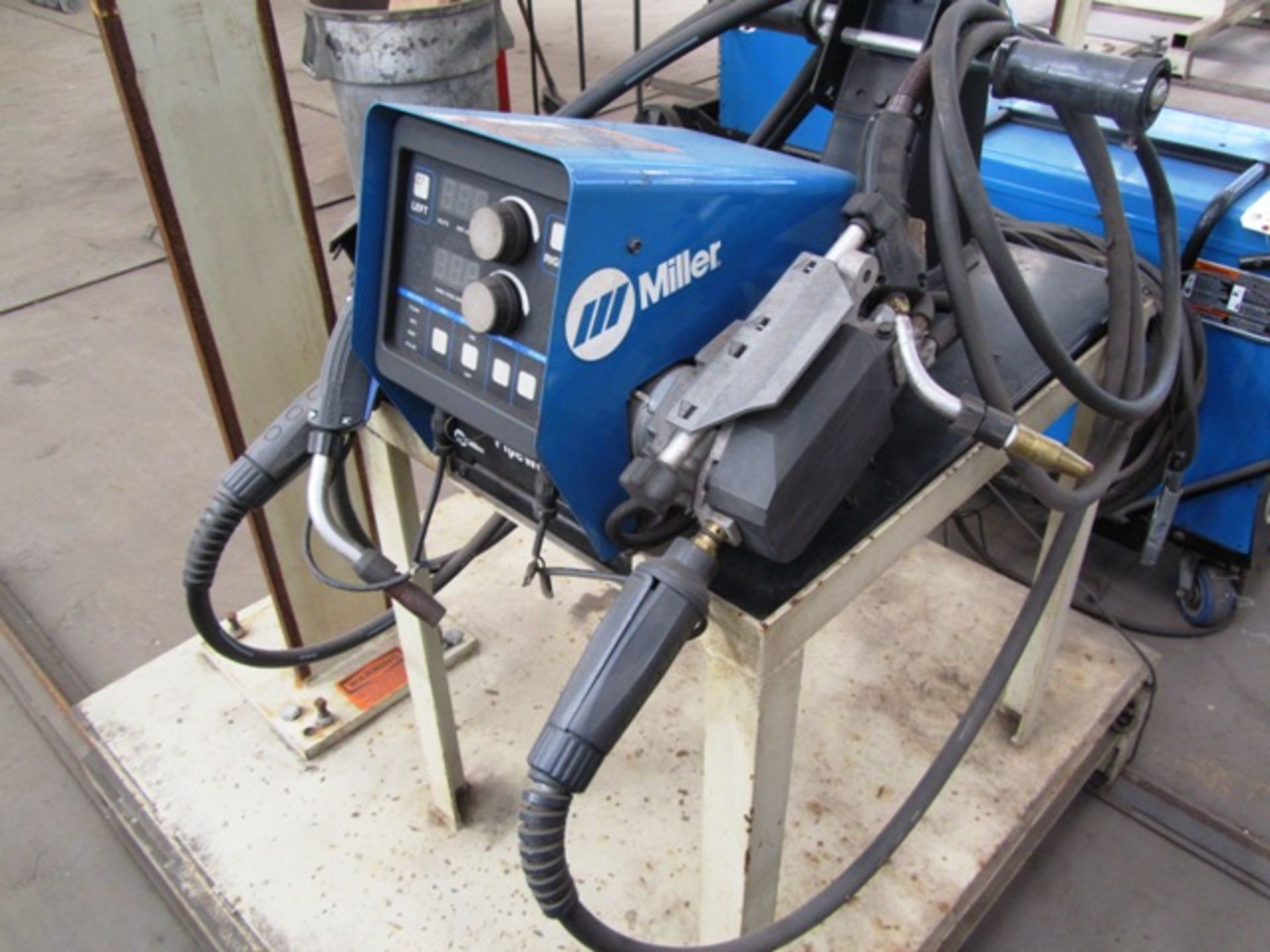 Miller PipeWorx 400 Portable Mig Welder with Miller PipeWorx Dual Wire Feeder, sn:MD150358G - Image 2 of 2