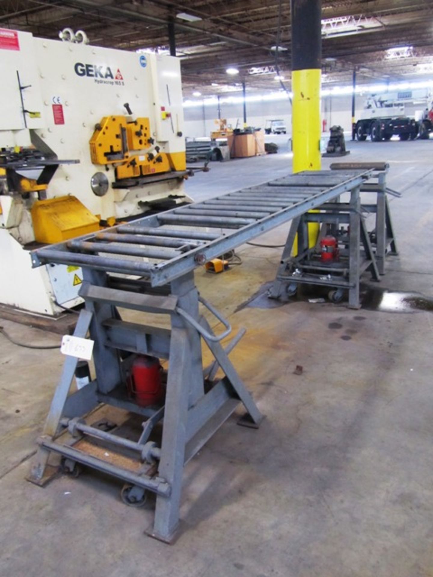 Roller Conveyor with Hydraulic Jack Stands
