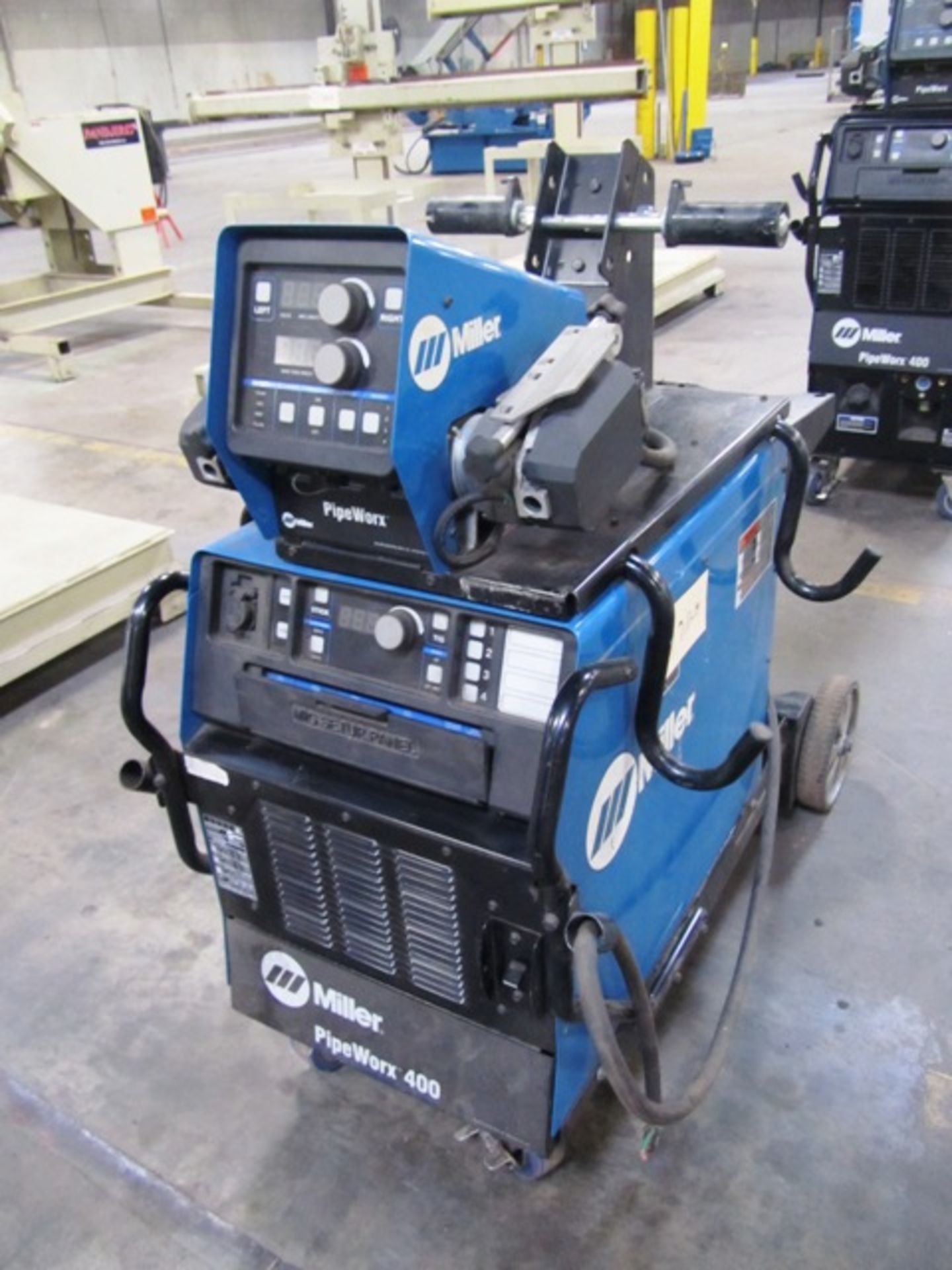 Miller Pipeworx 400 Portable Welder with Pipeworx Dual Wire Feeder, sn:MD110431G