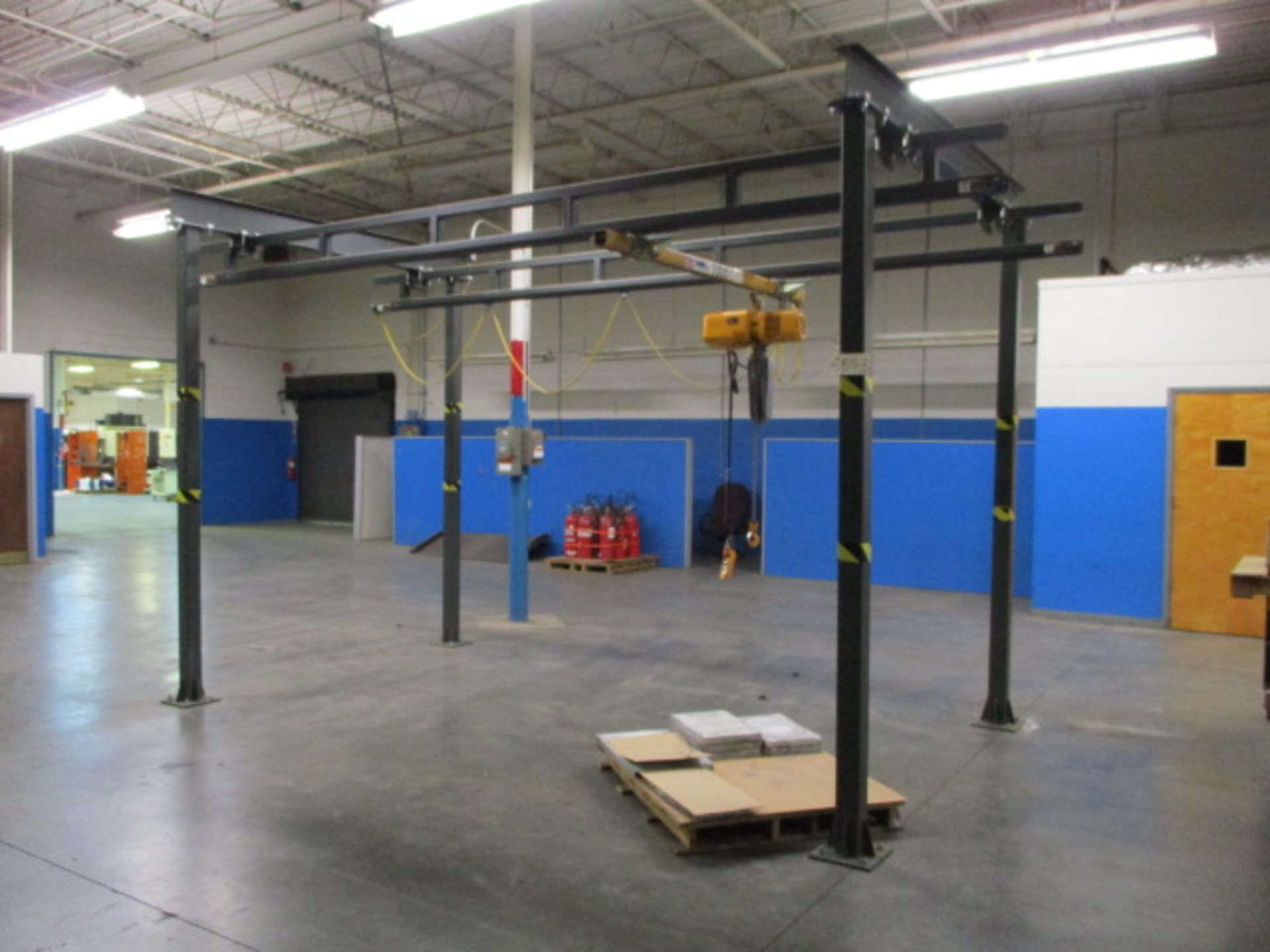 Spanco 1/2 Ton Self Supported Crane System with Hoist & Pendant Control