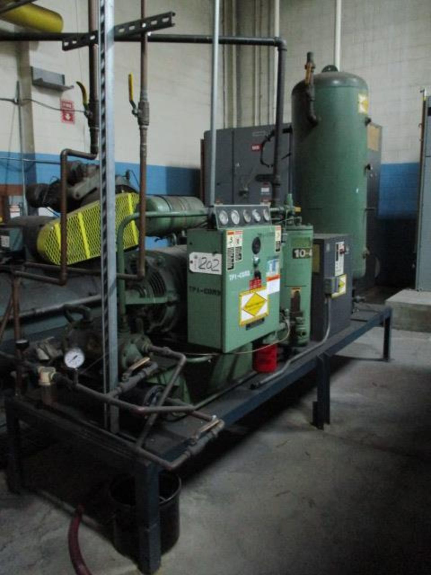 Sullair Model 10-40 40HP Hi-Pressure Screw Air Compressor with Built-in Zeks Air Dryer, Holding