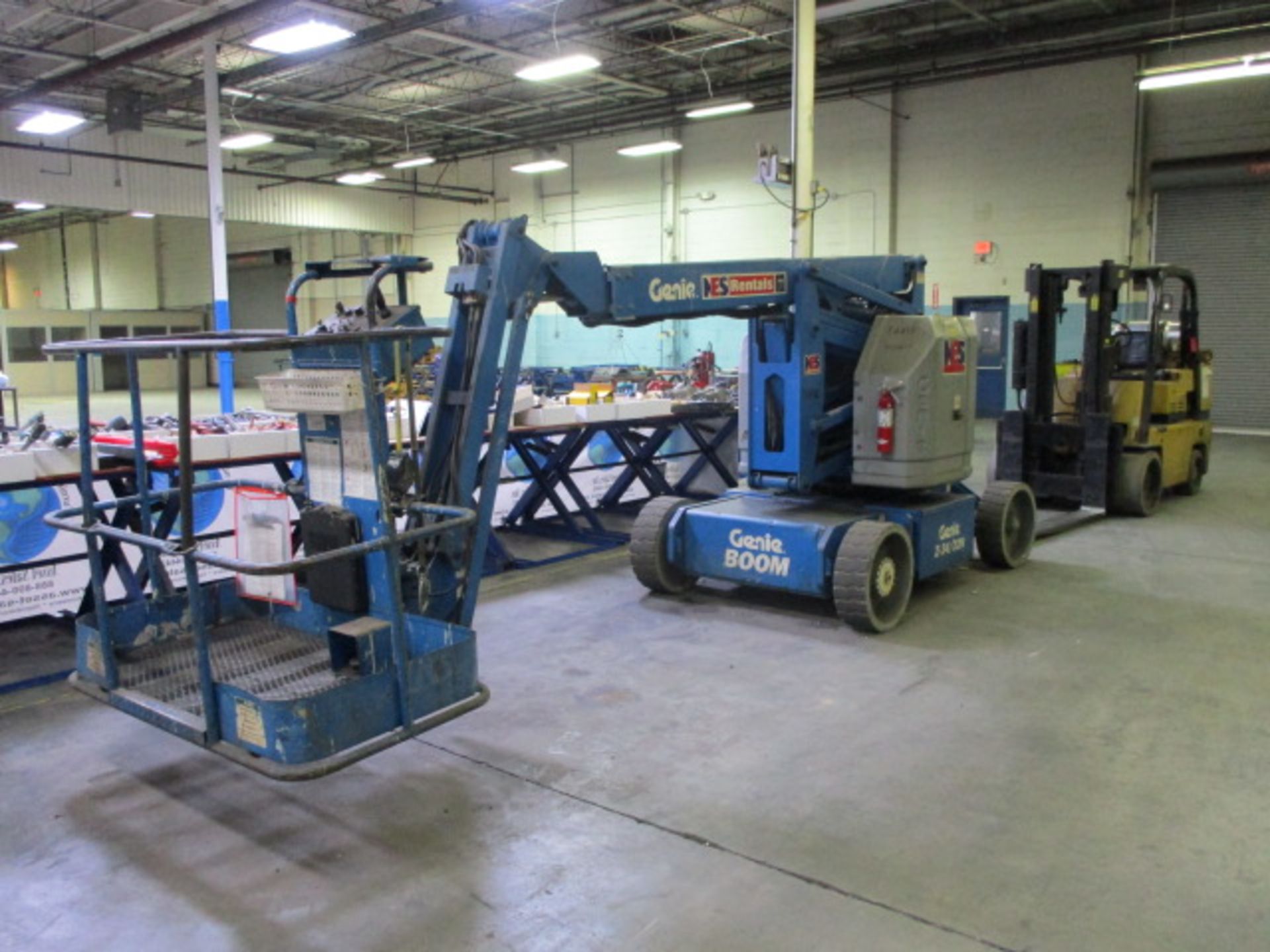 Genie Z-34/22N Electric Boom Lift with 34' Lift Height, Basket, Controls, sn:2061, mfg.1999 - Image 5 of 9