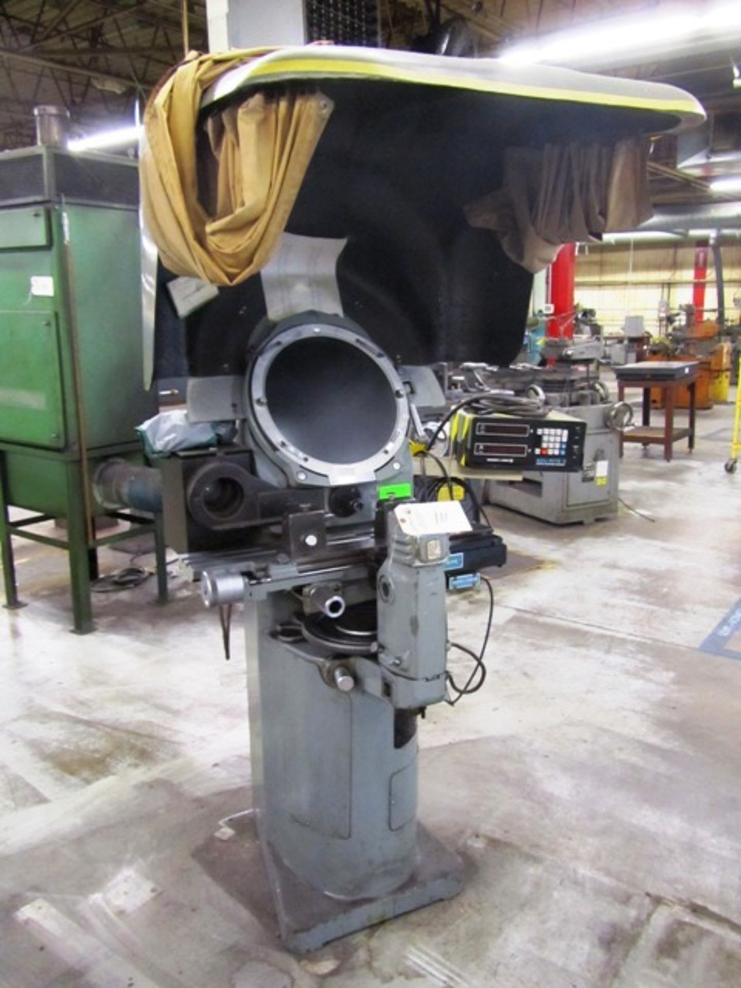 J & L 14'' Optical Comparator with AcuRite II DRO, sn:E-15948