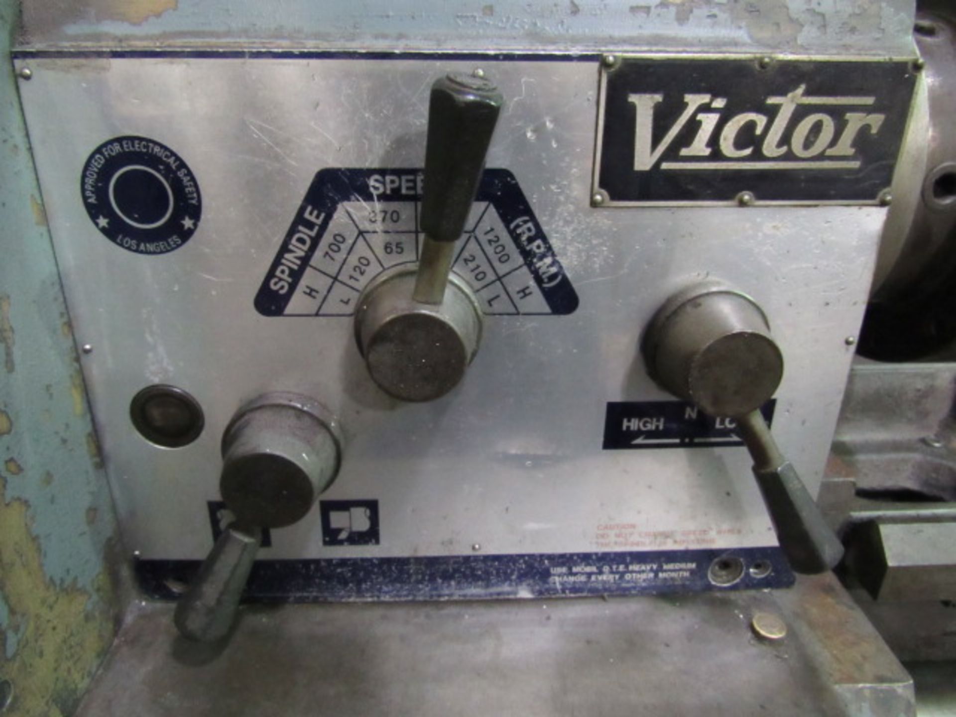 Victor Model 1640 17'' Swing x 37'' Centers to Tailstock Engine Lathe with 10'' Chuck, Spindle - Image 3 of 7