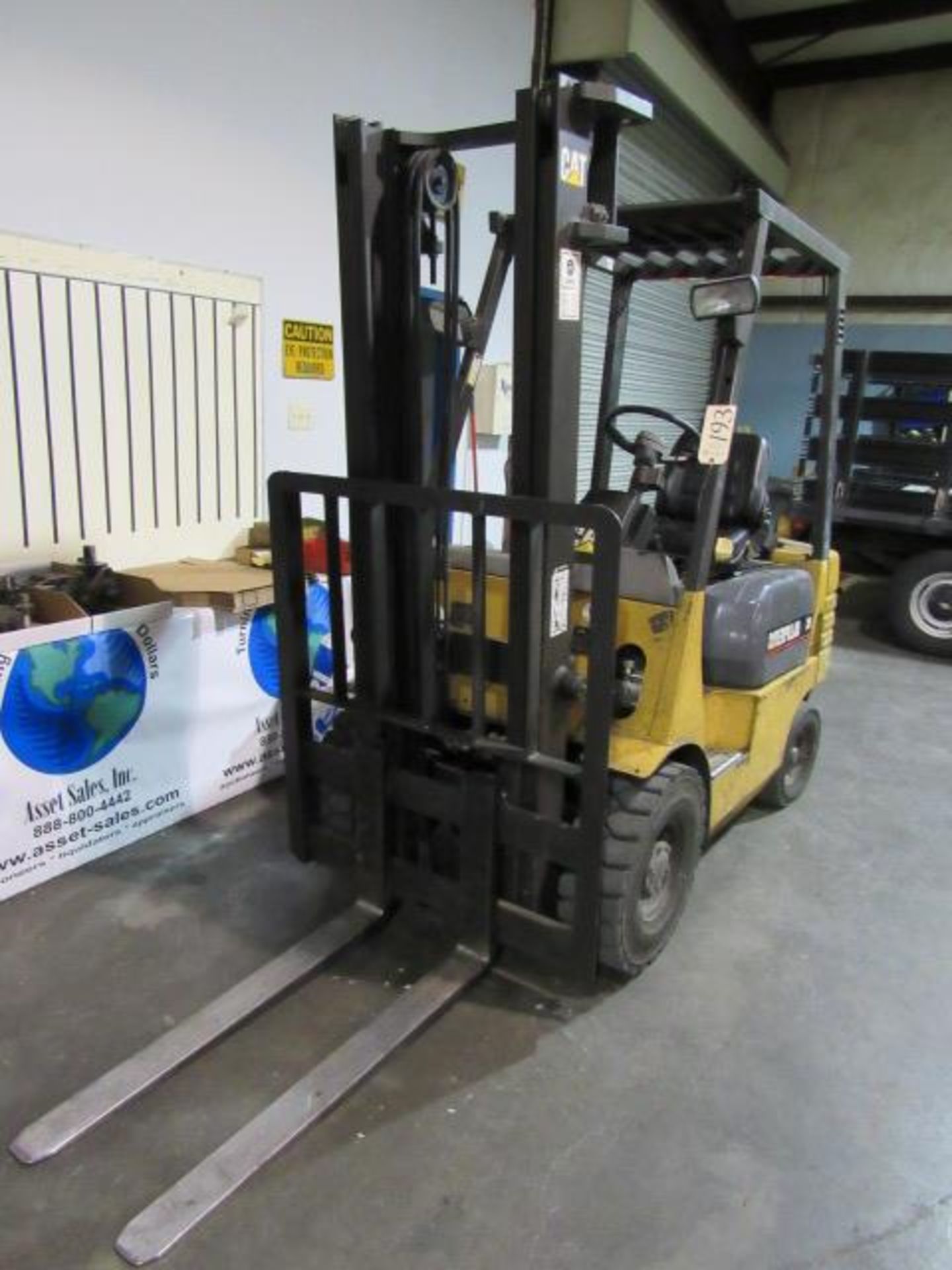 Caterpillar Model GP15 3000lb Capacity Gas Forklift with 2-Stage Mast, 36'' Forks, 4-Tread Tires, - Image 4 of 7