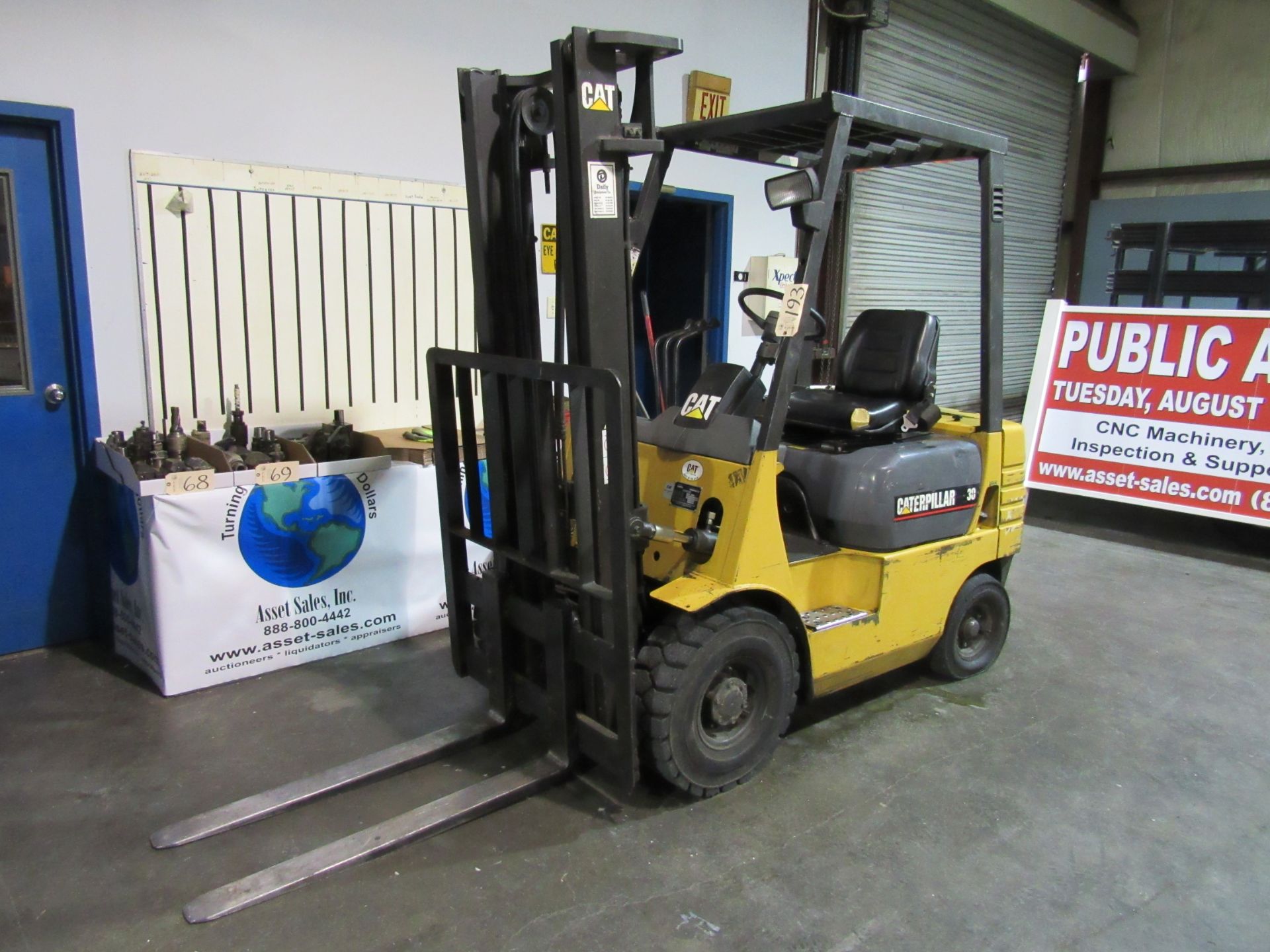 Caterpillar Model GP15 3000lb Capacity Gas Forklift with 2-Stage Mast, 36'' Forks, 4-Tread Tires,