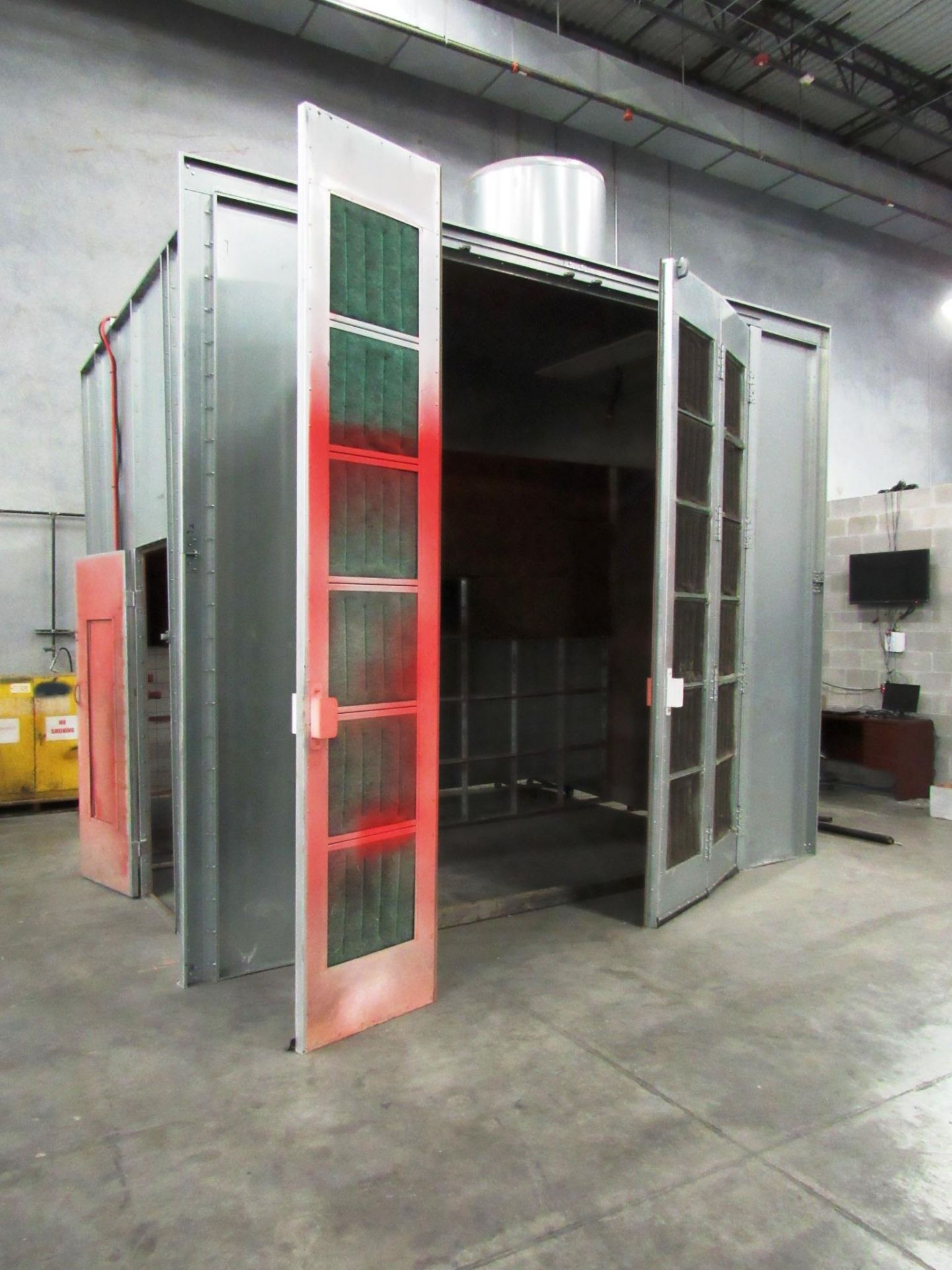 Col-Met 14' x 12' x 7' Enclosed Industrial Paint Booth with Automatic Roof Vent, Double Doors, sn: