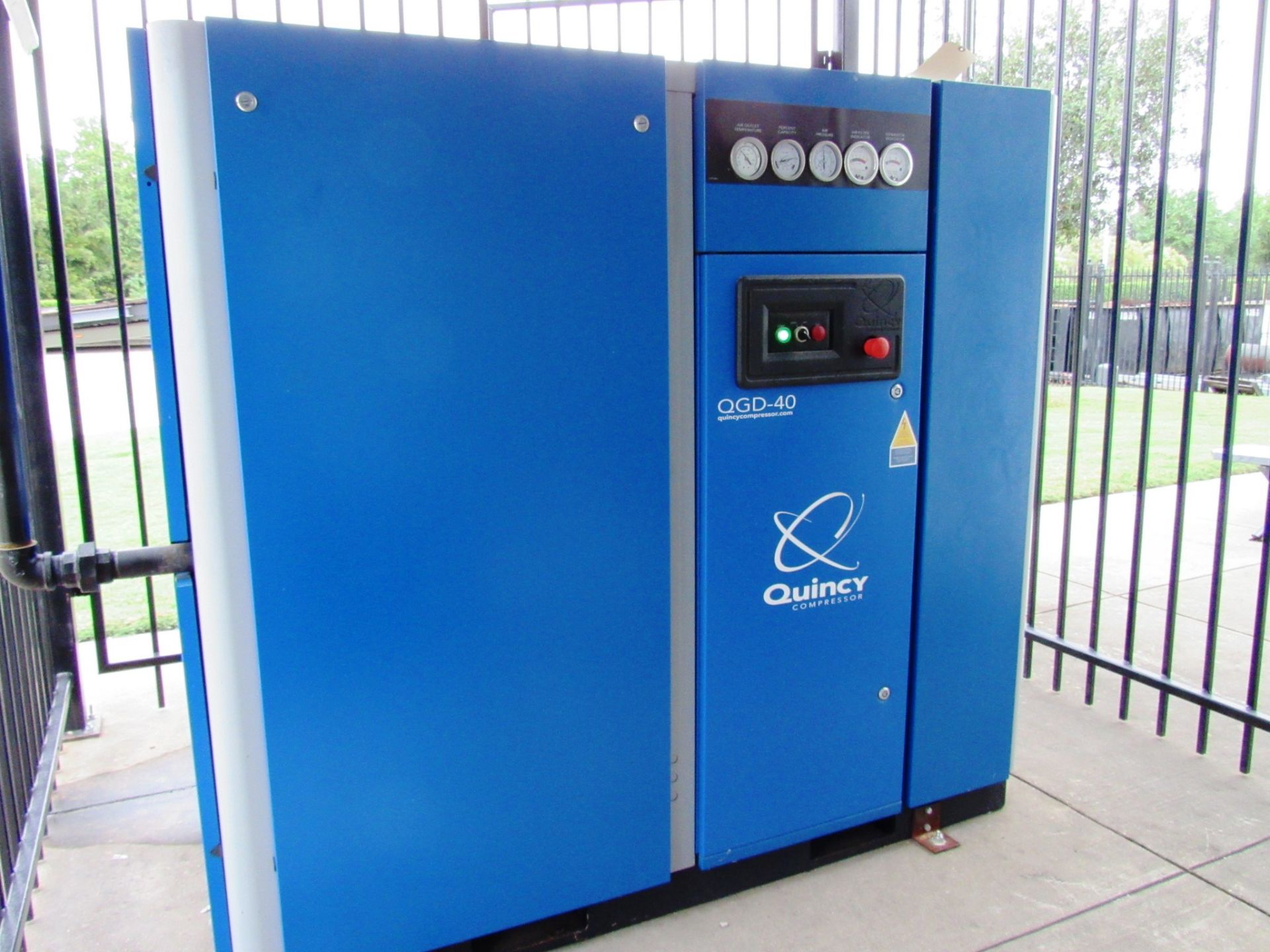 Quincy Model QGD-40 40 HP Rotary Screw Air Compressor with 300 PSI, sn:UTY301389, mfg.2015