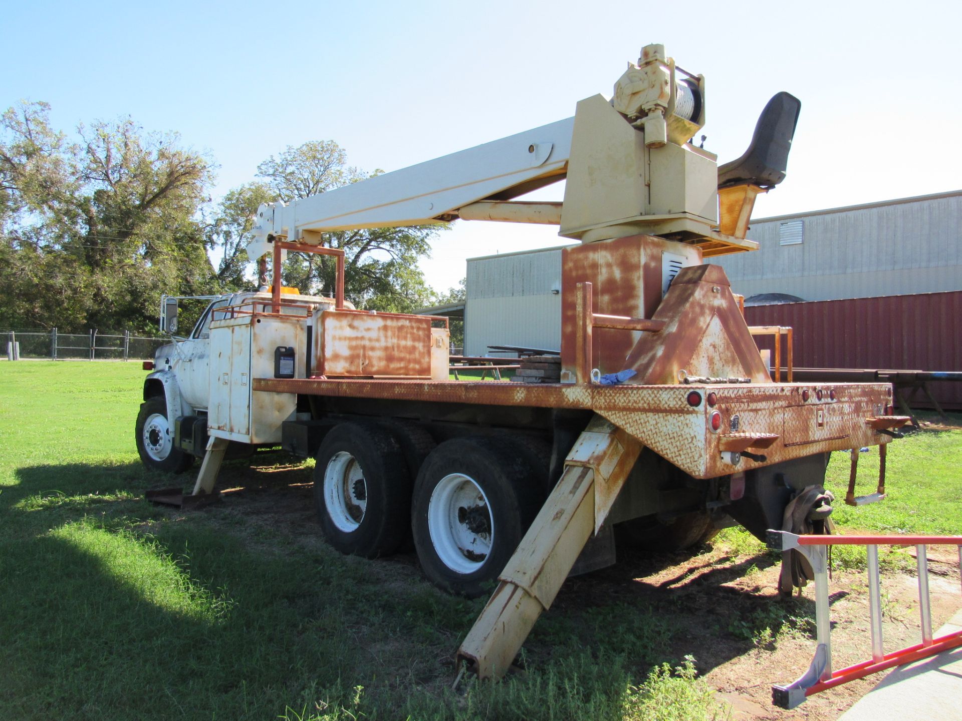 GMC 7000 10 Ton Hydraulic Boom Truck - Image 4 of 7