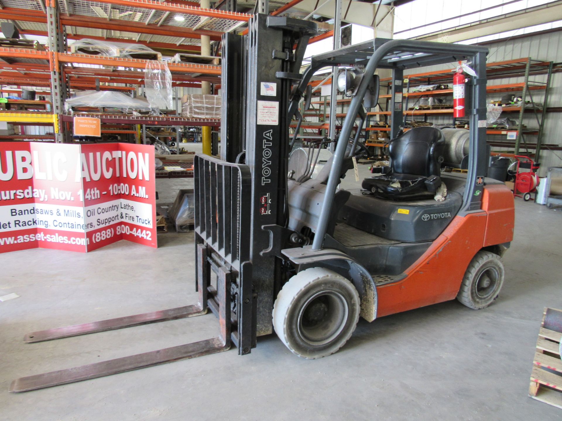 Toyota Model 8FGU25 5,000lb Capacity Propane Forklift - Image 2 of 5