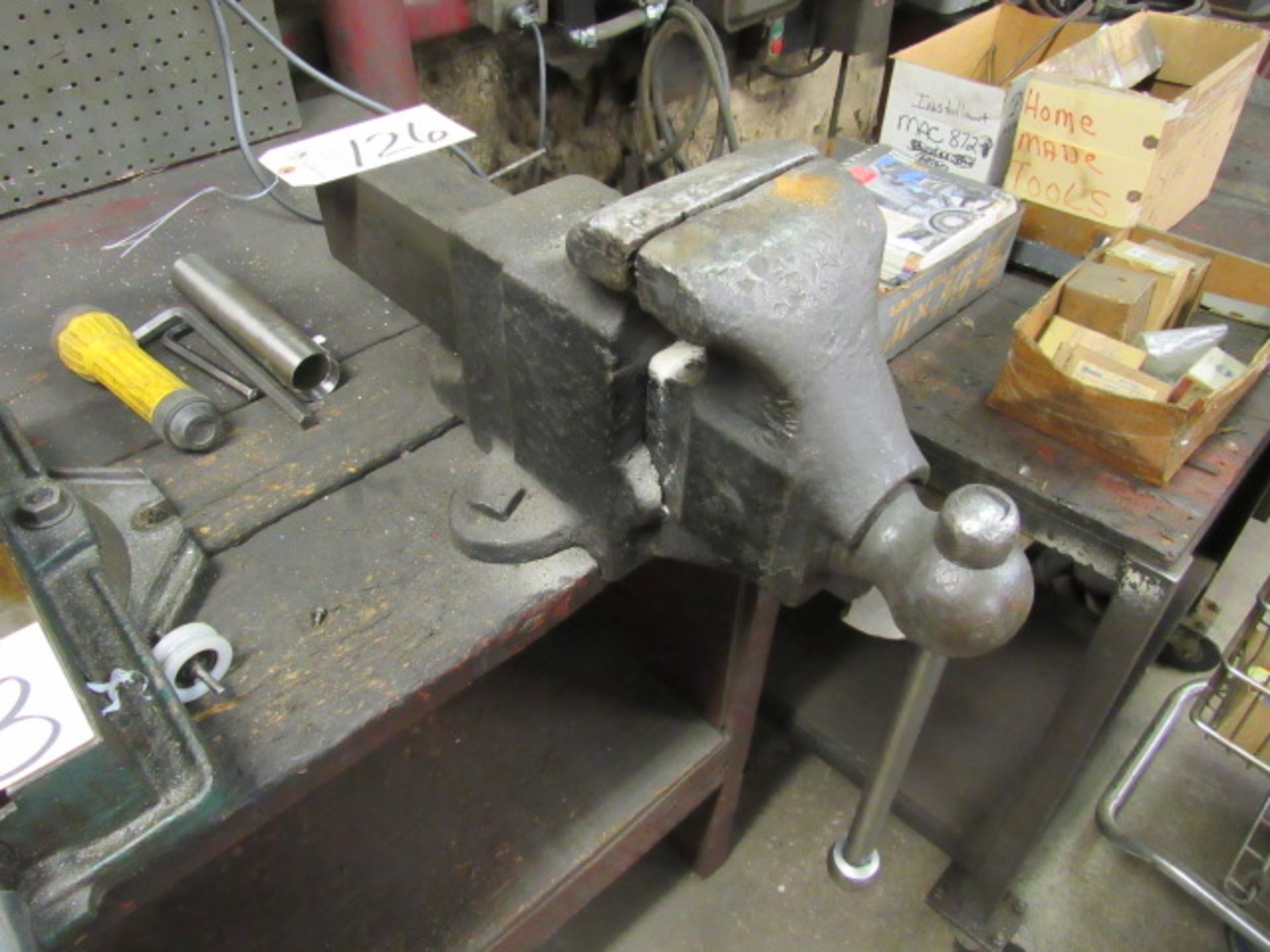 Heavy-Duty Bench Vise