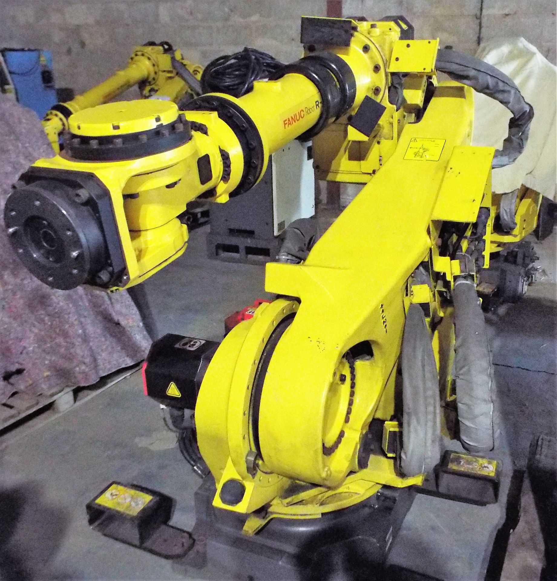 Fanuc Robot Type R-2000iB - 165F - R-30iA - Image 2 of 8