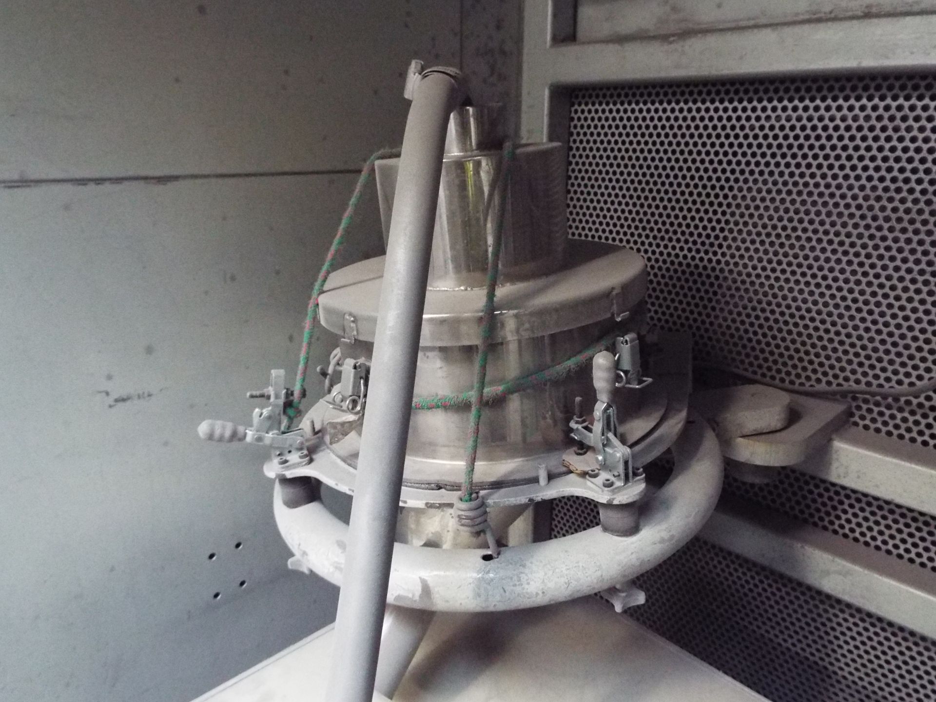Modern, Compact Nordsen Versa Powder Coating Facility with On-Line Pre-treatment. - Bild 7 aus 36
