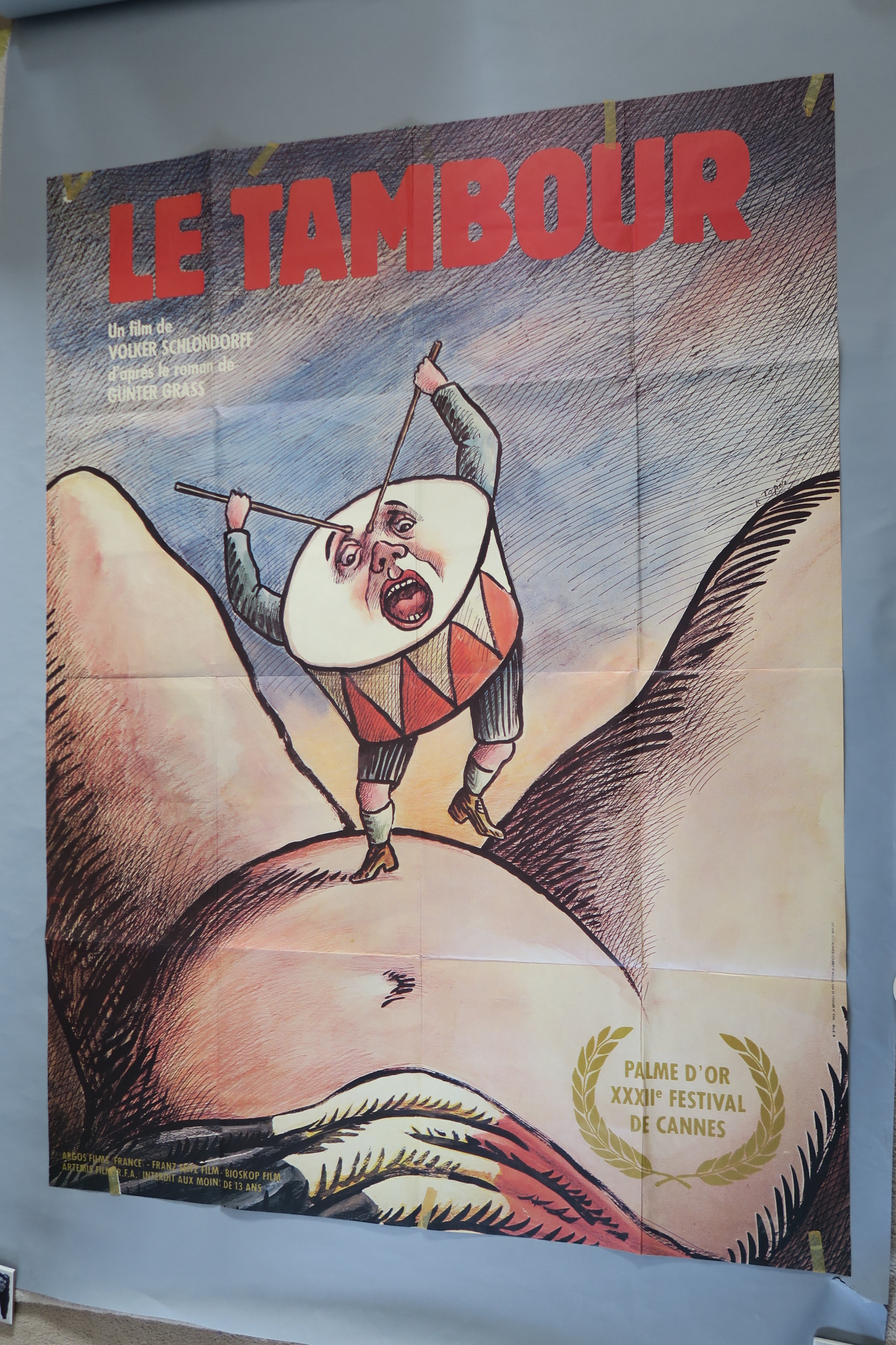 French Grande film posters to include; "Le Souteneur" with scooter art in French street scene, - Image 5 of 6