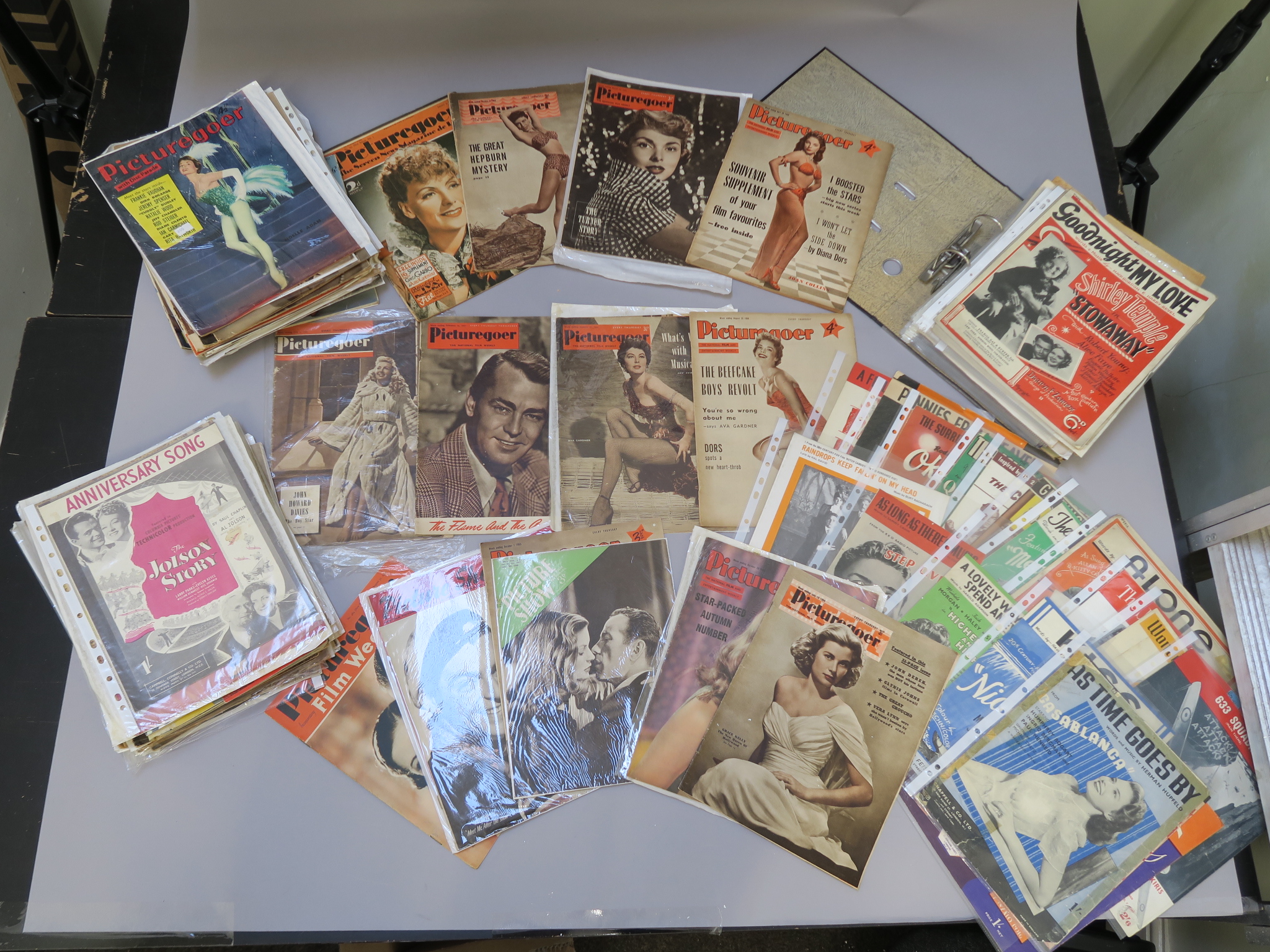 Film memorabilia including Picturegoer magazines from the 1940s to 1950s including Humphrey Bogart,