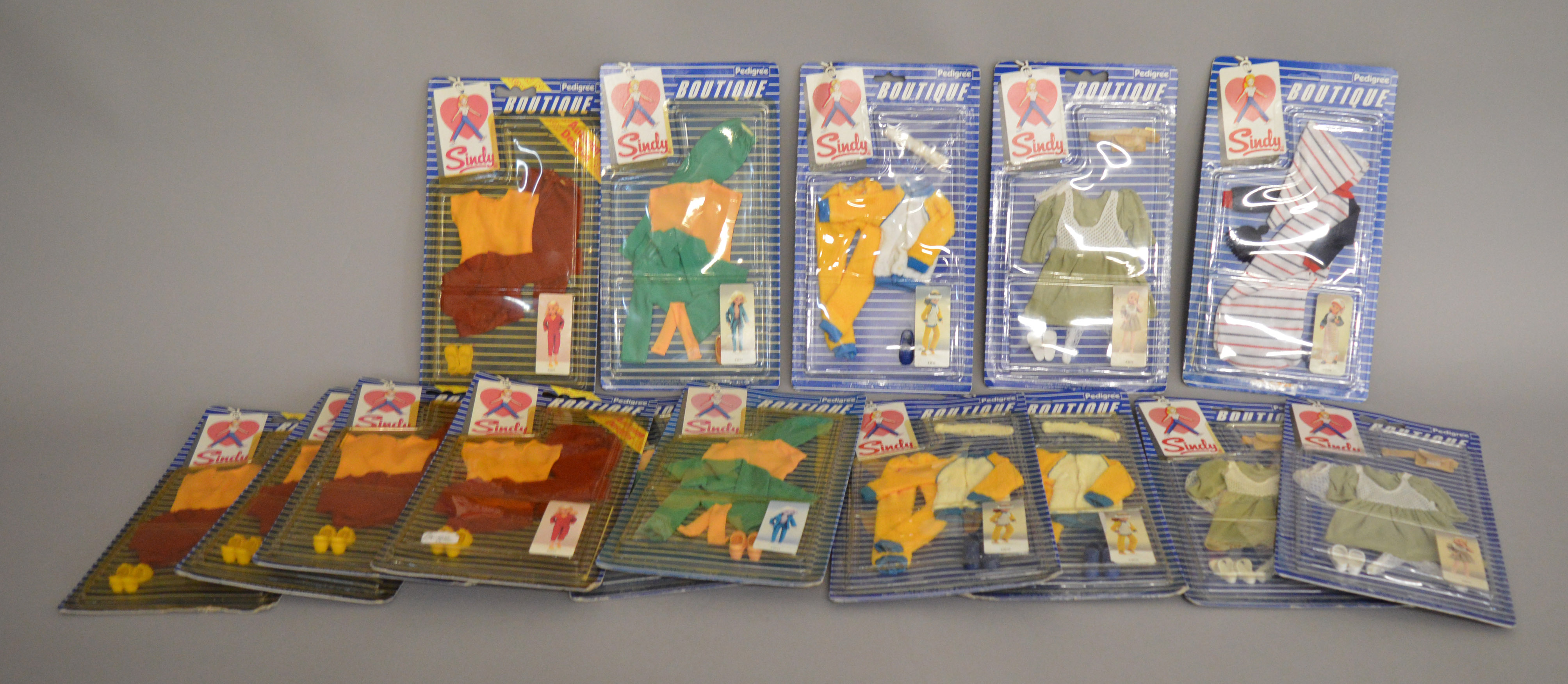 EX-SHOP STOCK: Fifteen Pedigree Sindy doll Boutique outfit clothing accessory sets (15).