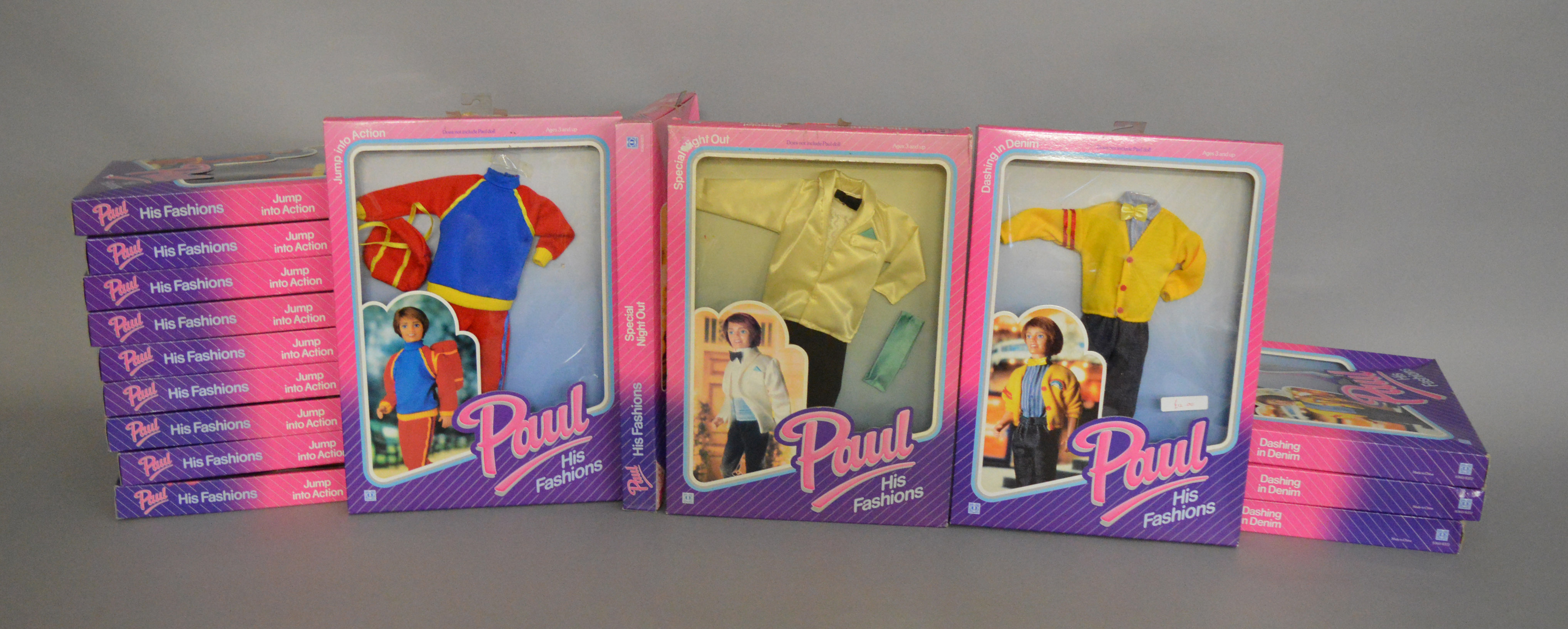 EX-SHOP STOCK: Sixteen Hasbro Sindy Paul doll Outfit clothing accessory sets, all boxed (16).