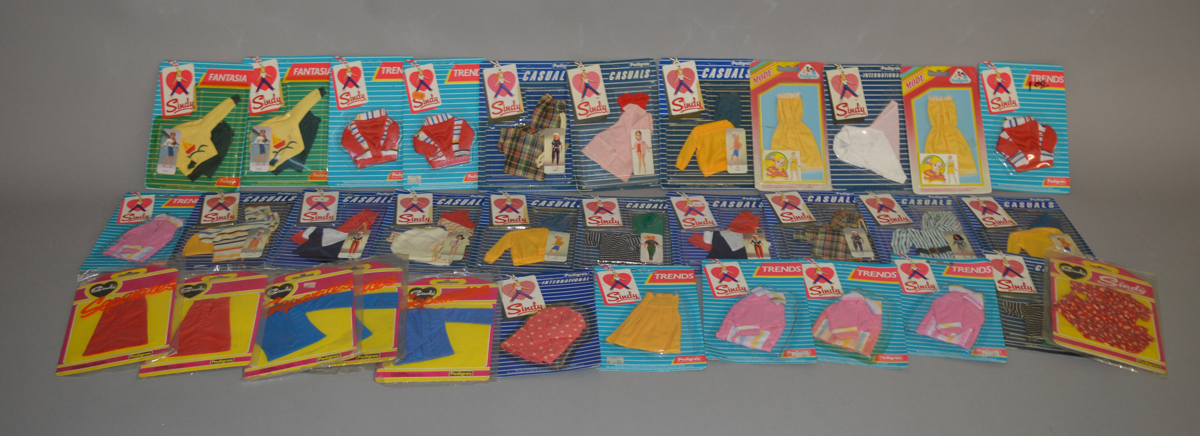 EX-SHOP STOCK: Thirty three Pedigree Sindy doll Clothing Accessory Sets including Casuals,