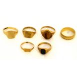 Six 9ct H/M rings to include signets, patterned band etc, approx gross weight 22.