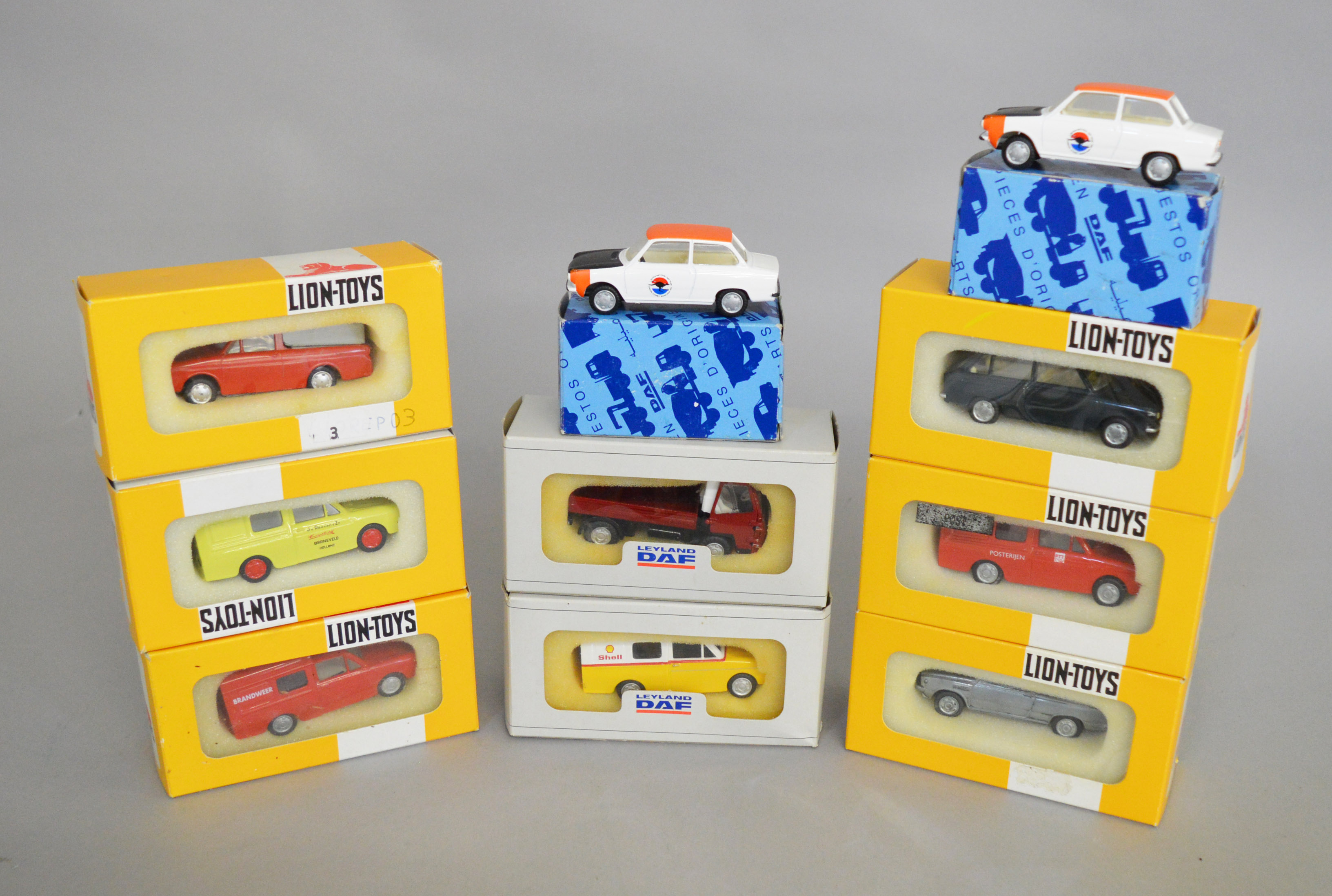 10 boxed modern Lion Car diecast models, including six containing various saloon,