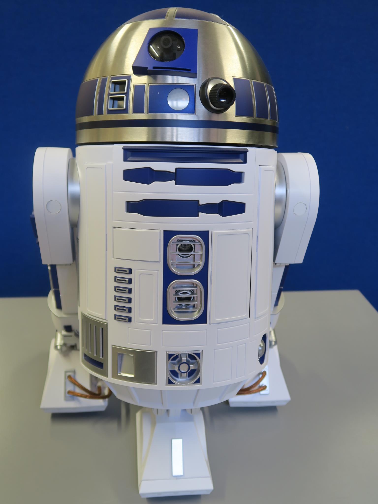 STAR WARS R2 D2 complete DeAgostini model together with extras including C3PO (boxed). R2 D2 and