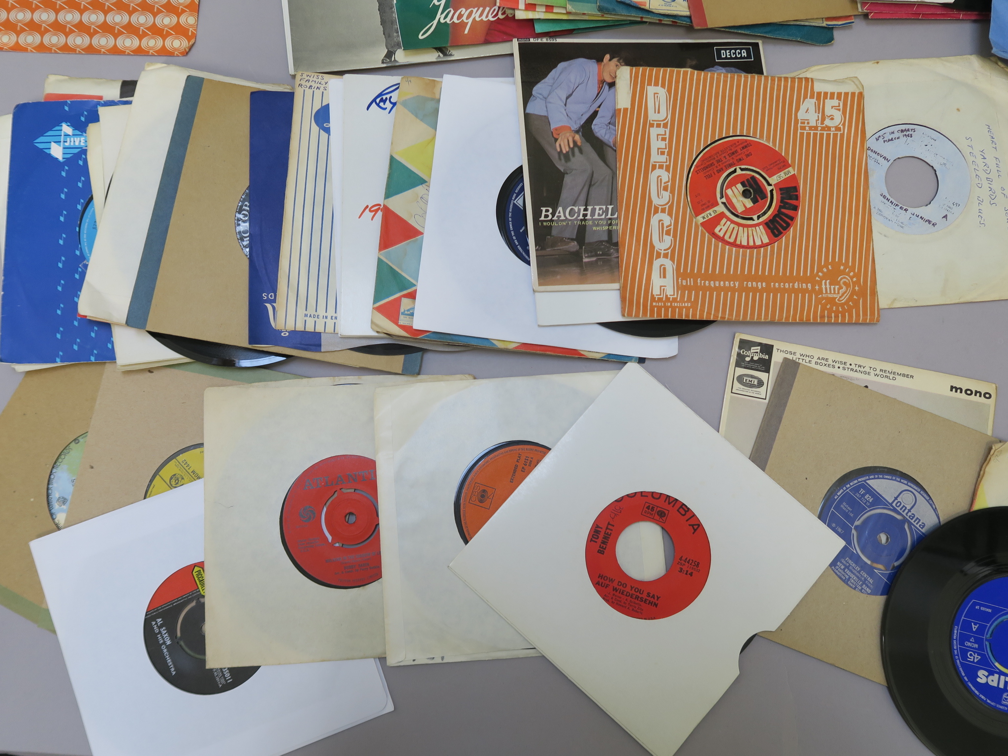 1960s collection of over 150 7 inch vinyl record singles including The Kinks, Donovan, Tommy James - Image 3 of 4