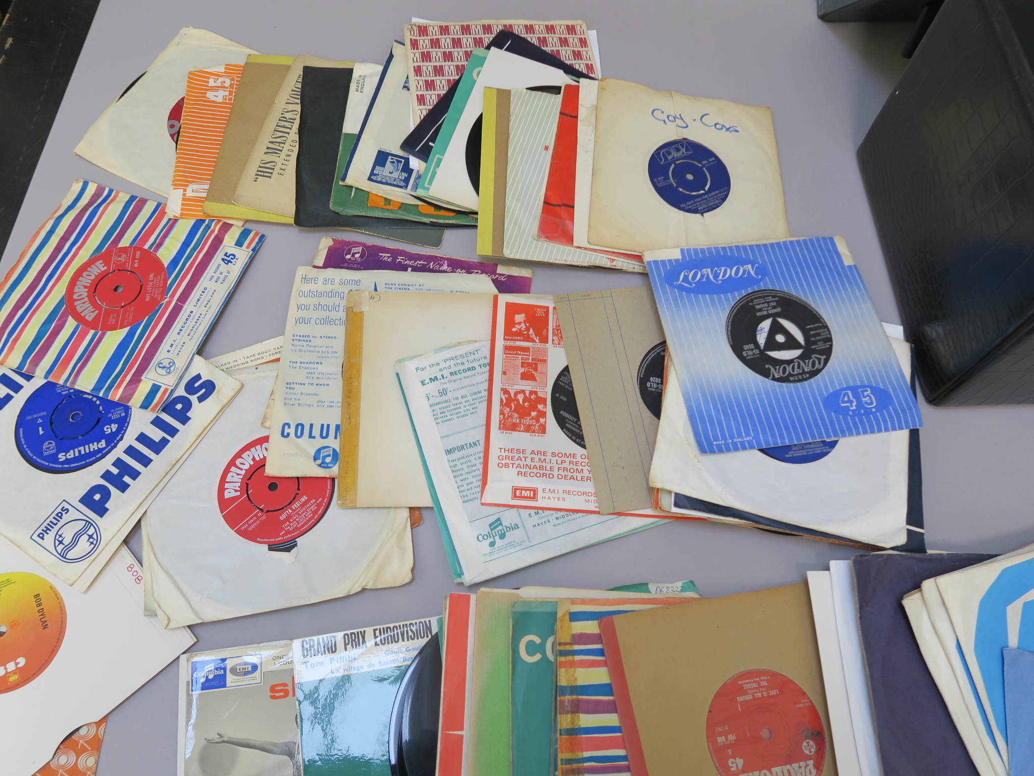1960s collection of over 150 7 inch vinyl record singles including The Kinks, Donovan, Tommy James - Image 4 of 4