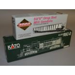 HO Gauge. A Kato 37-2601 Milwaukee Road Locomotive #977, G/VG boxed  together with a Proto 2000 52'