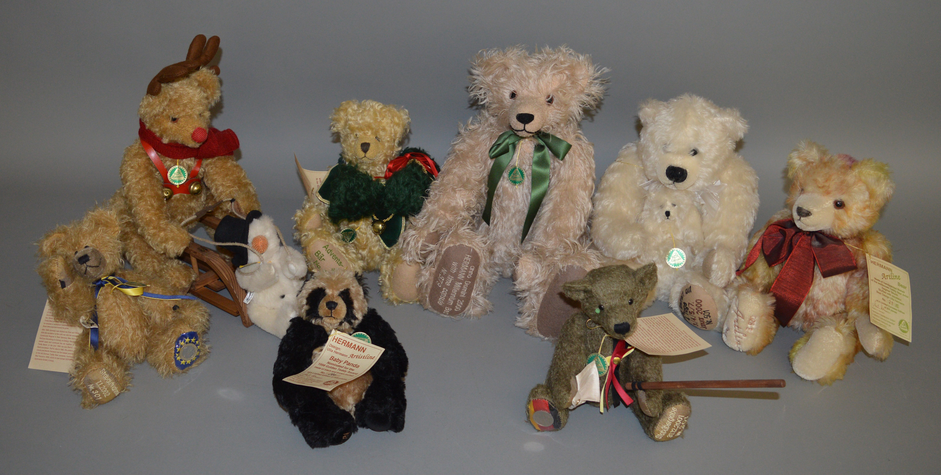 8 unboxed Hermann Bears including Reindeer, Millennium Baby Panda etc. (8)