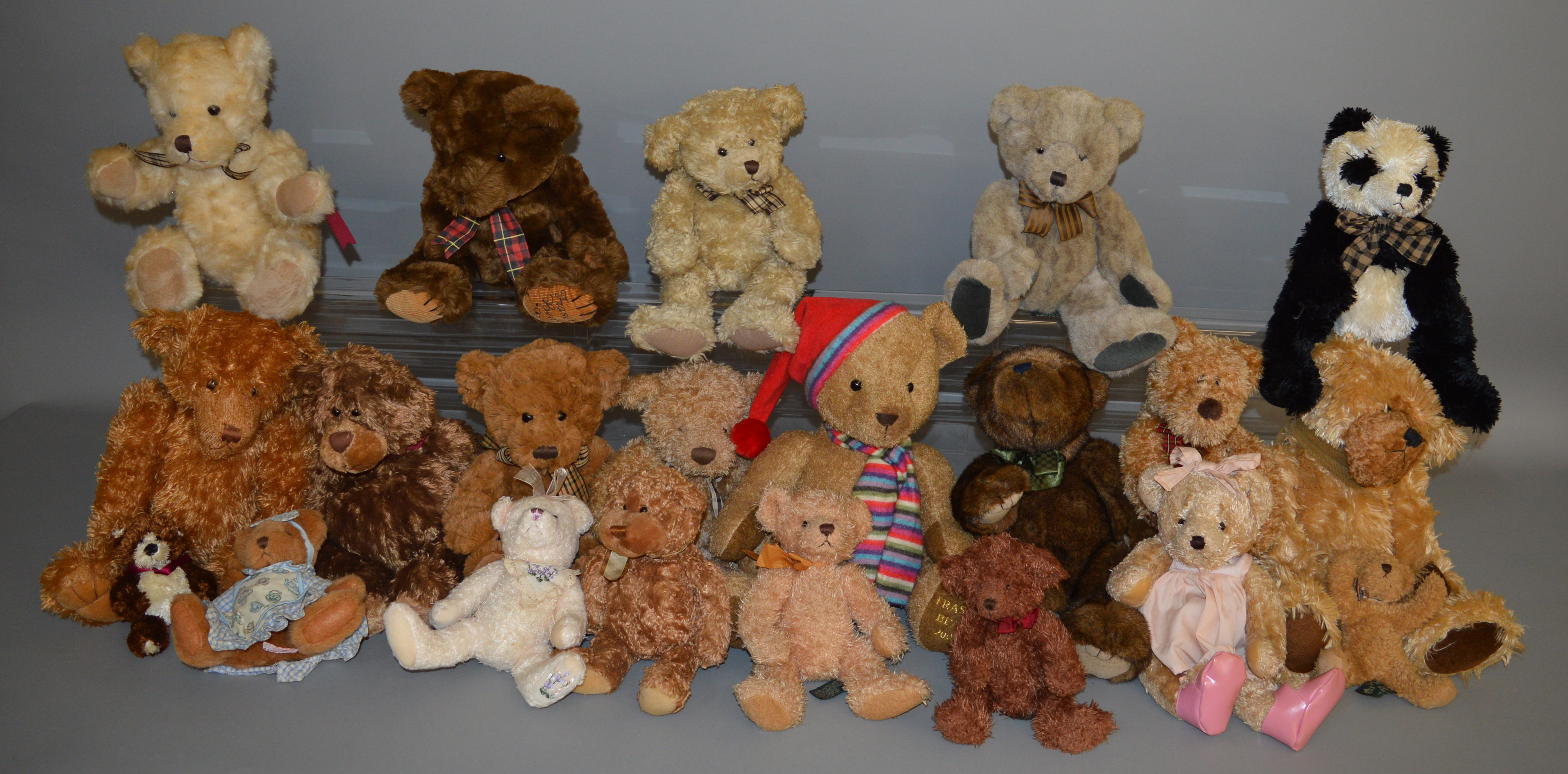 21 unboxed Bears including a number by Russ Berrie, 'Dixon', 'Duncan' etc.. (21)