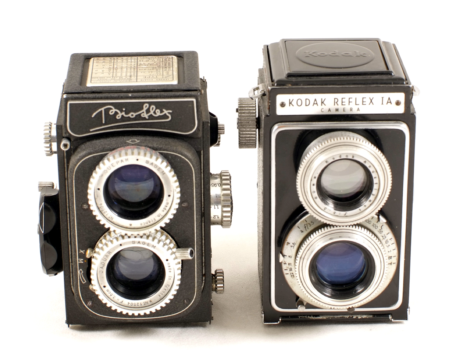 Two Uncommon 120 TLR Cameras. Comprising a first model Alsaphot Bioflex, a failed 1950s French - Image 2 of 2