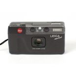 Leica Mini 35mm Compact Film Camera. (condition 5F) fixed Elmar 35mm f3.5 lens. (Cabinet Ia)