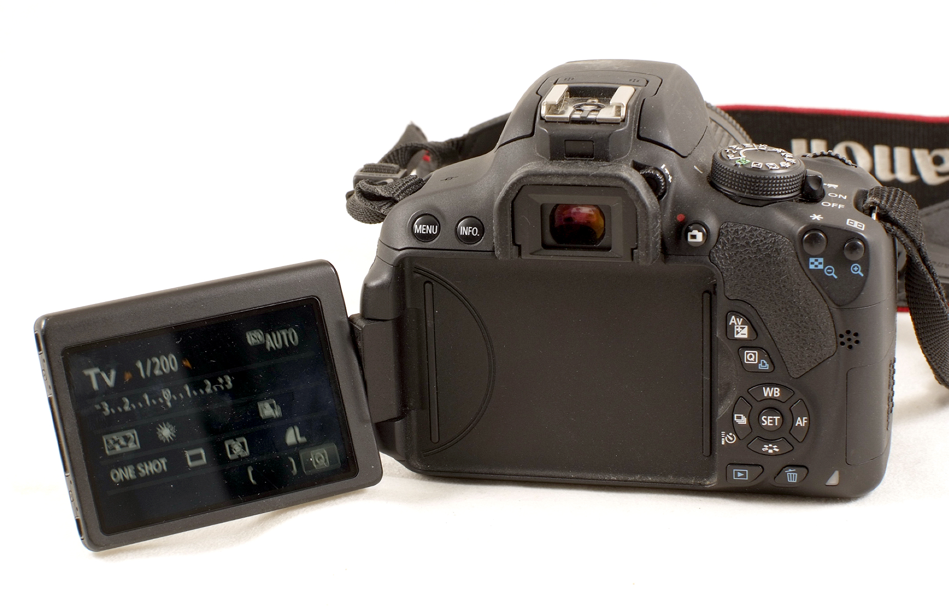 Canon 700D 18mp Digital SLR with EF-S 18-55mm f3.5-56 IS (Image Stabilised) Lens. With battery and - Image 2 of 2