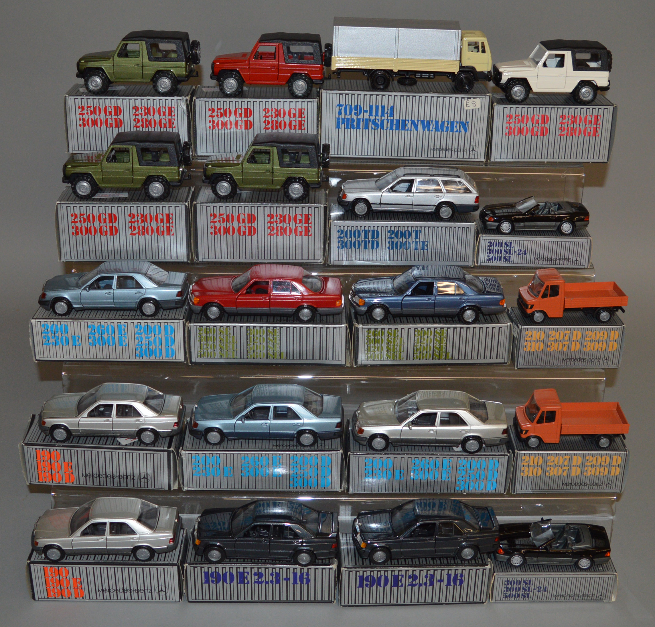 20 boxed diecast models by Mercedes Benz (20)