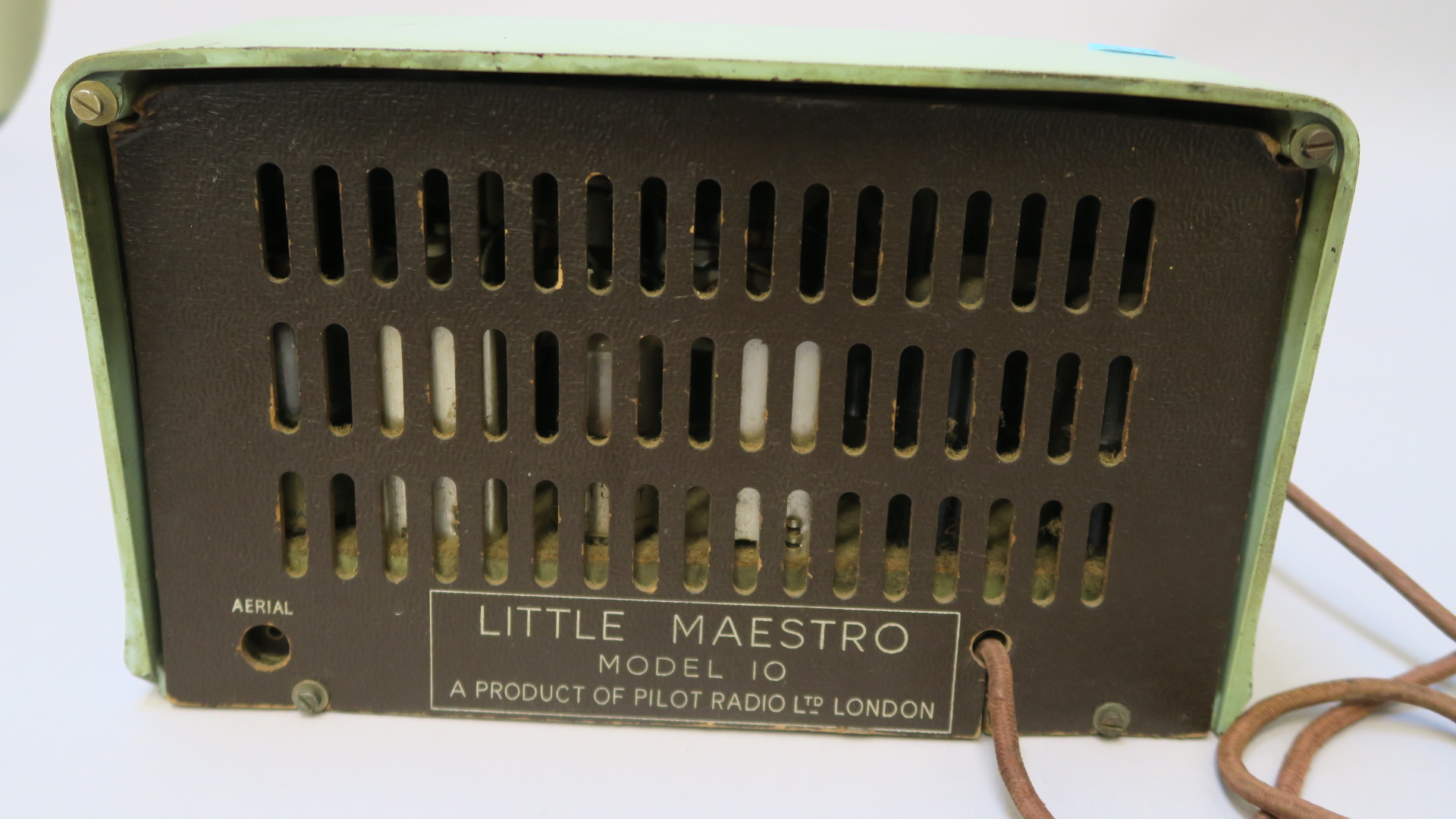 Two vintage radios Roberts Radio model R 200 and Little Maestro model 10 (not tested). (2) - Image 4 of 6