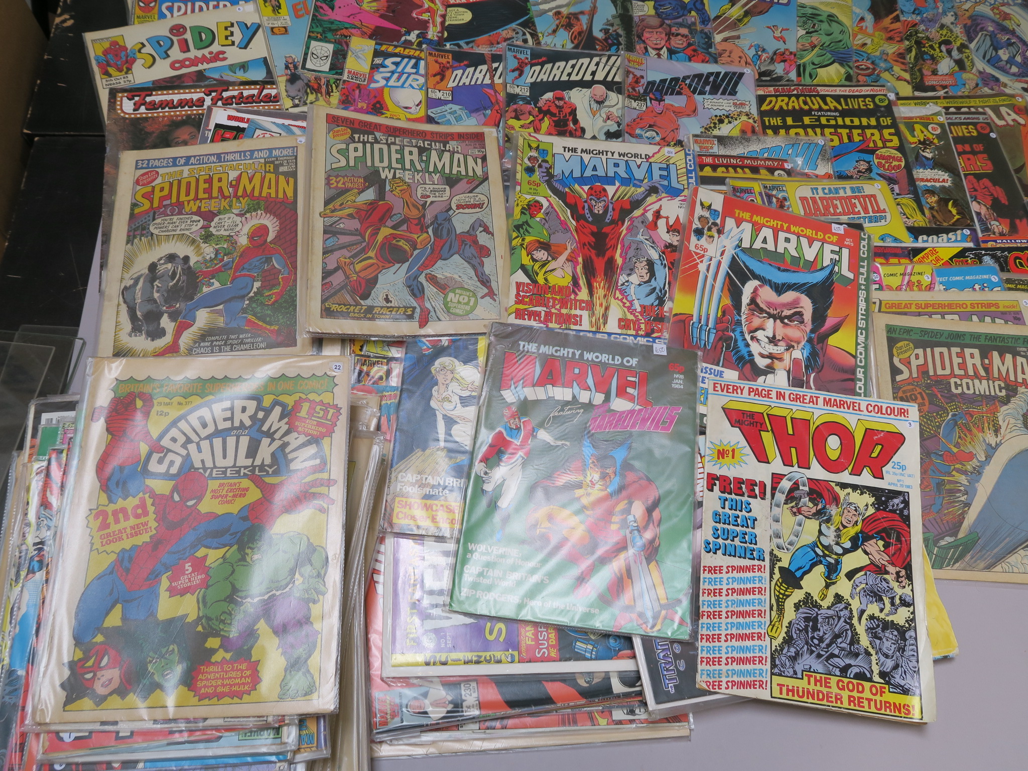 Large collection of comics including Spectacular Spider-man Weekly, Spider-man and Hulk Weekly, - Image 3 of 3