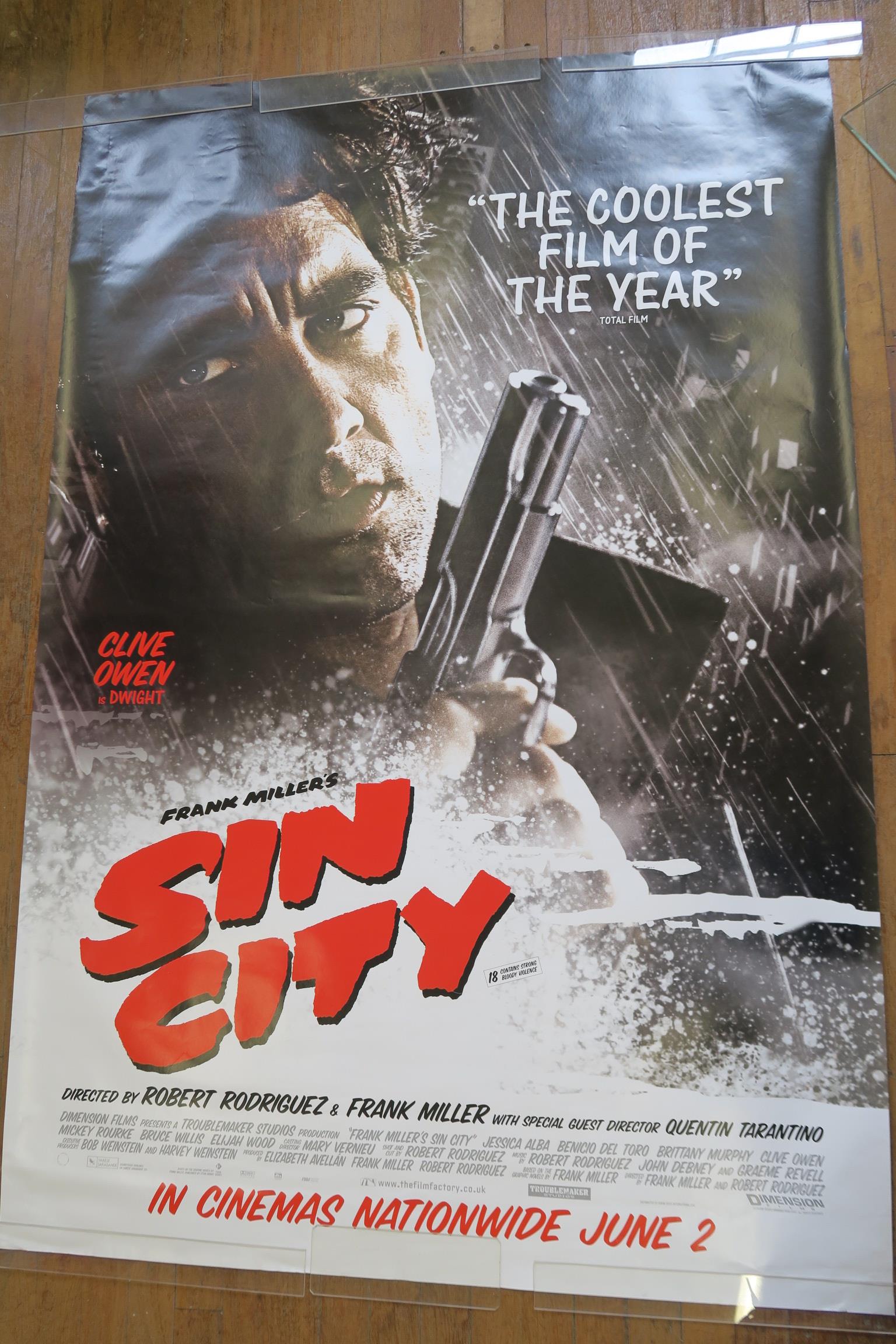 Sin City set of five different rolled double-sided teaser large film posters each measuring 47 x - Image 2 of 5