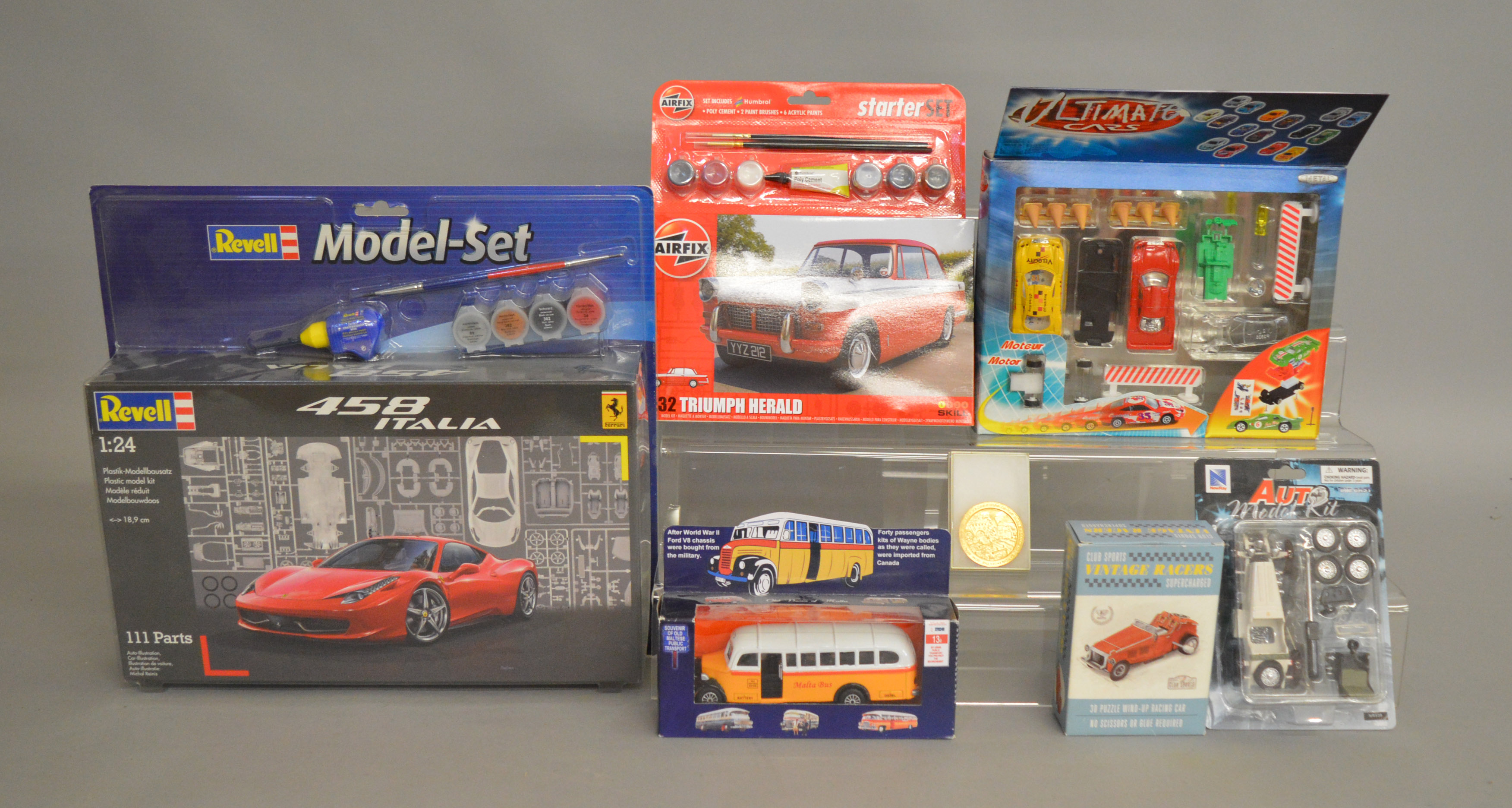 2 model kits by Revell, Airfix etc, also included in this lot is boxed diecast, a 3D puzzle and a