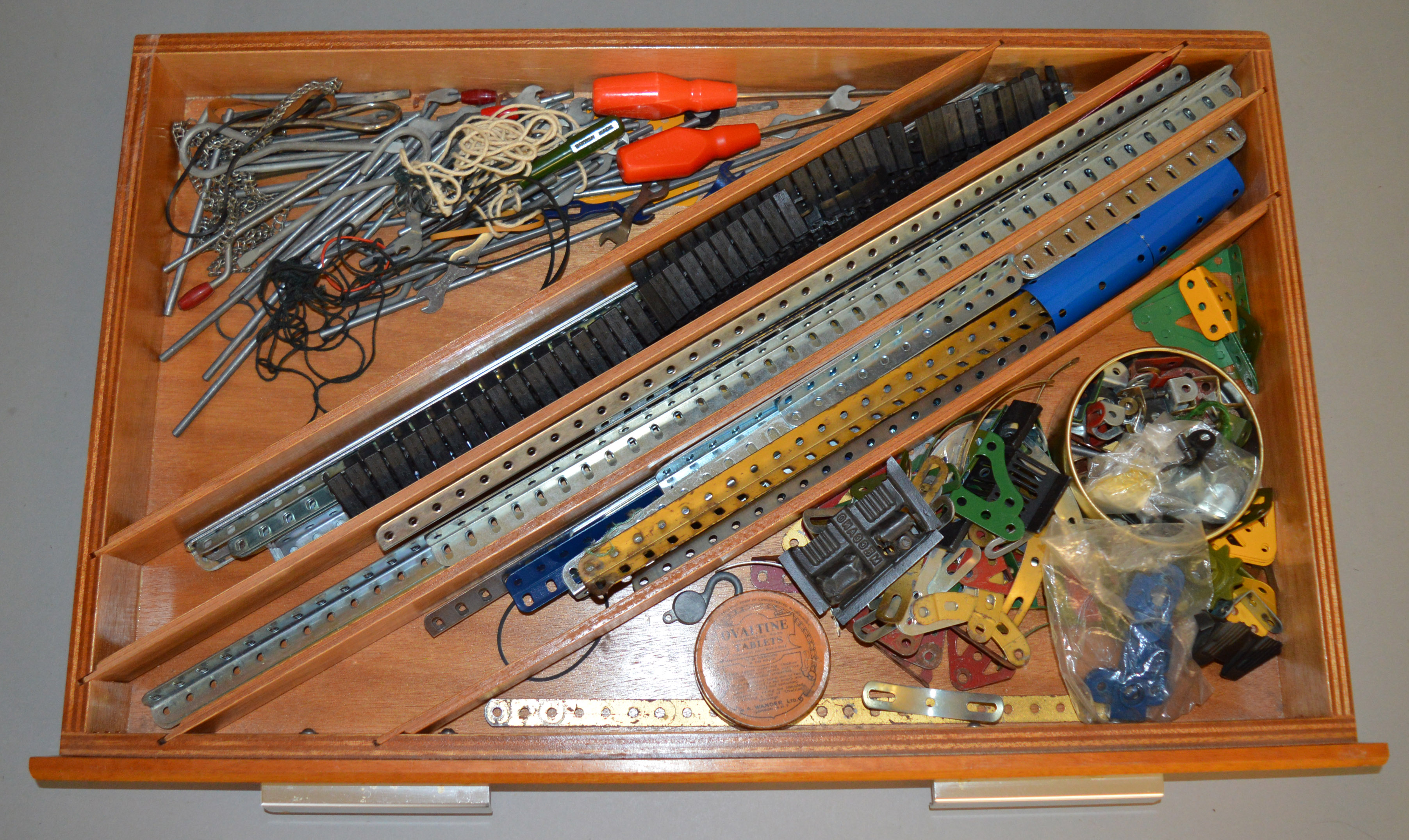 A Meccano  wooden 4 drawer Cabinet, later issue in light wood with 'Meccano' wording to top, - Image 4 of 4