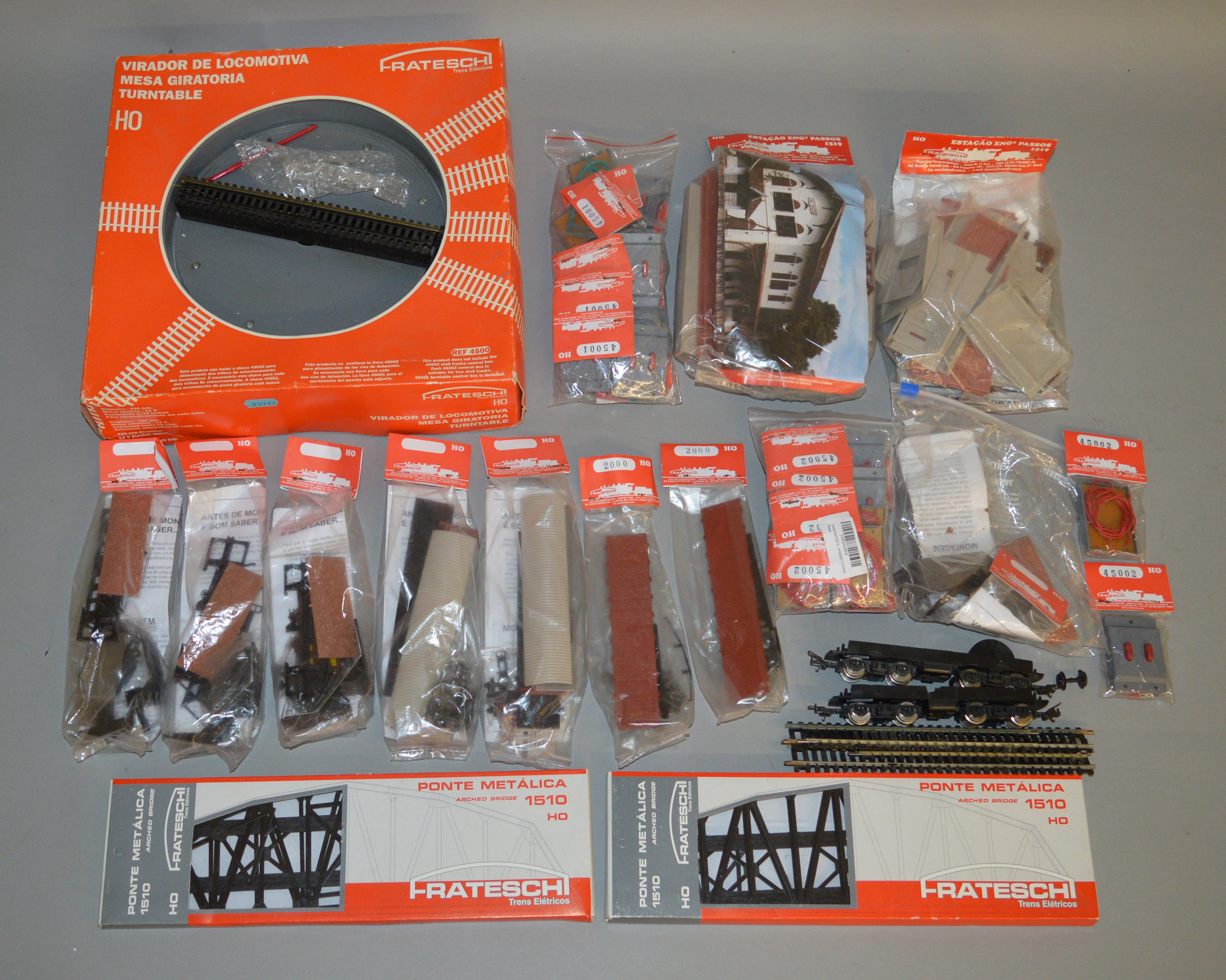 HO Gauge. A good quantity of boxed and bagged Frateschi Trackside Accessories  including